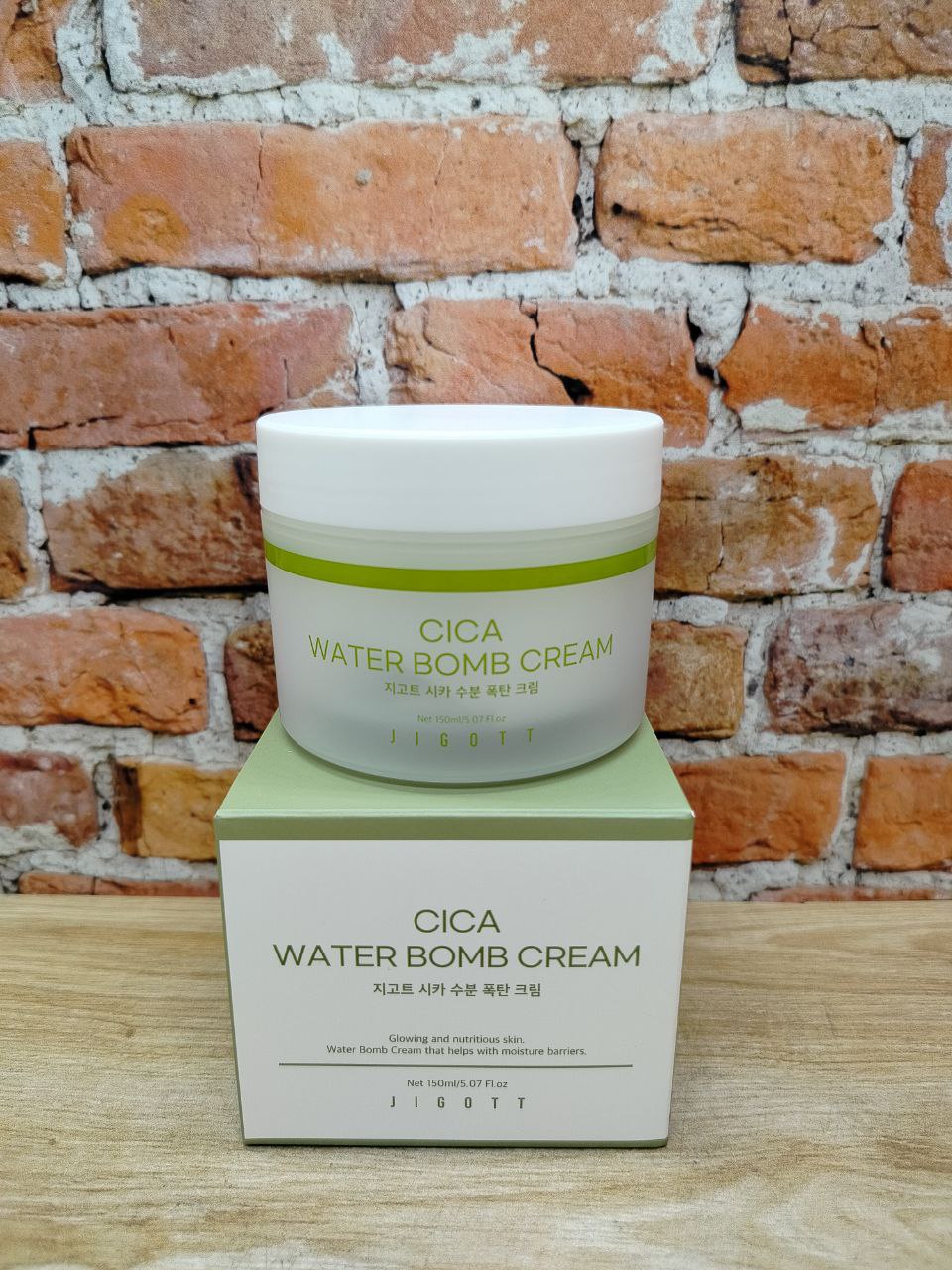 Jigott Water Bomb Cream Cica Крем для лица с центеллой азиатской 150 мл