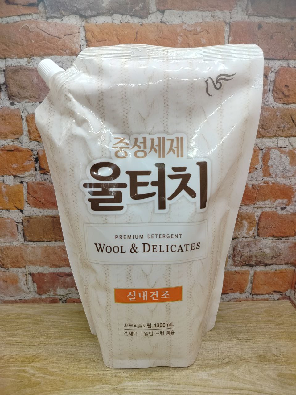 Pigeon Wool Touch Жидкое средство для стирки шерстянных и деликатных тканей 1300 мл в мягкой упаковке