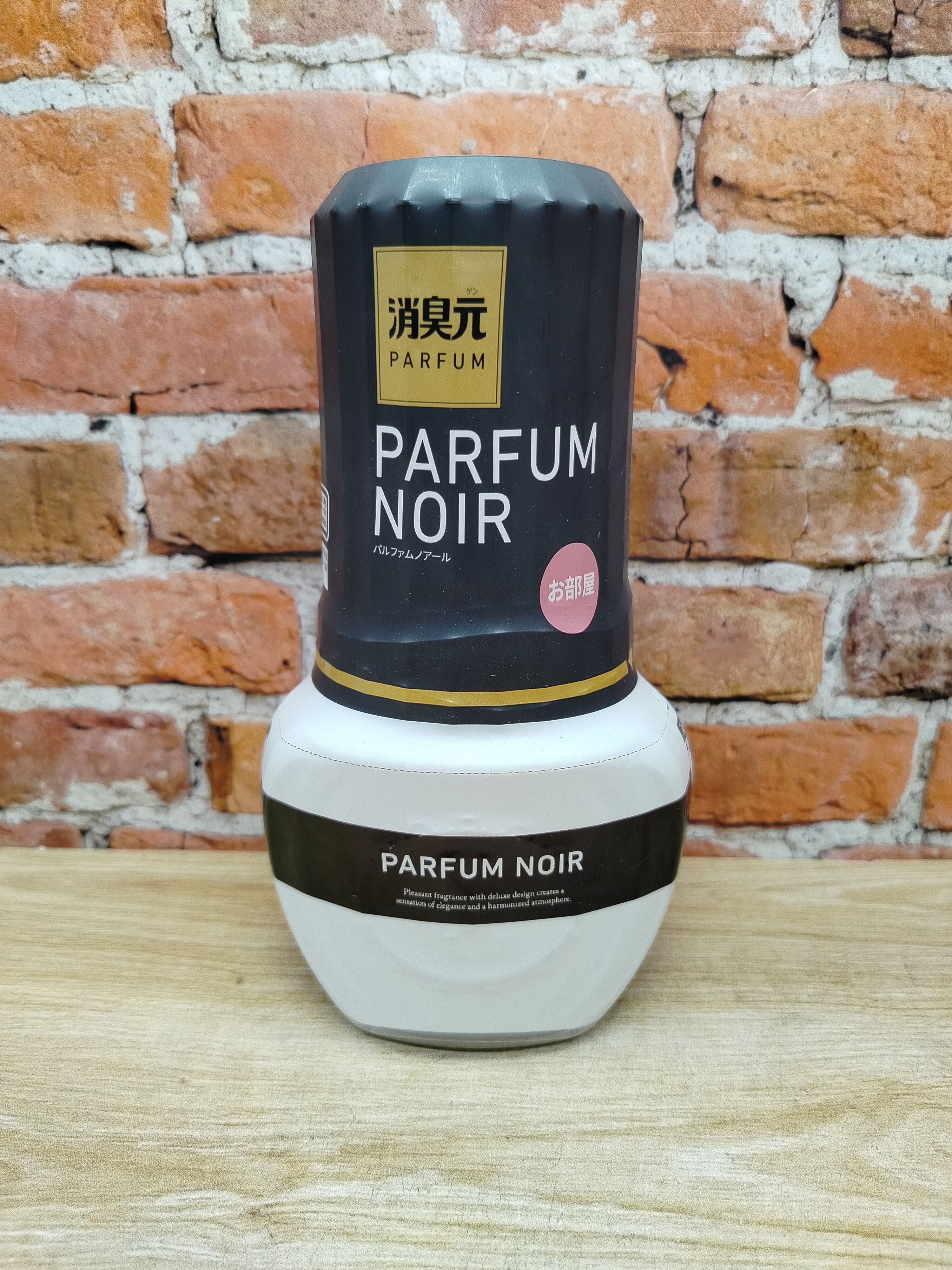 Kobayashi Oheyano Shoshugen Parfum Noir Жидкий дезодорант для комнаты с ароматом Цветов, ванили и сандалового дерева 400 мл