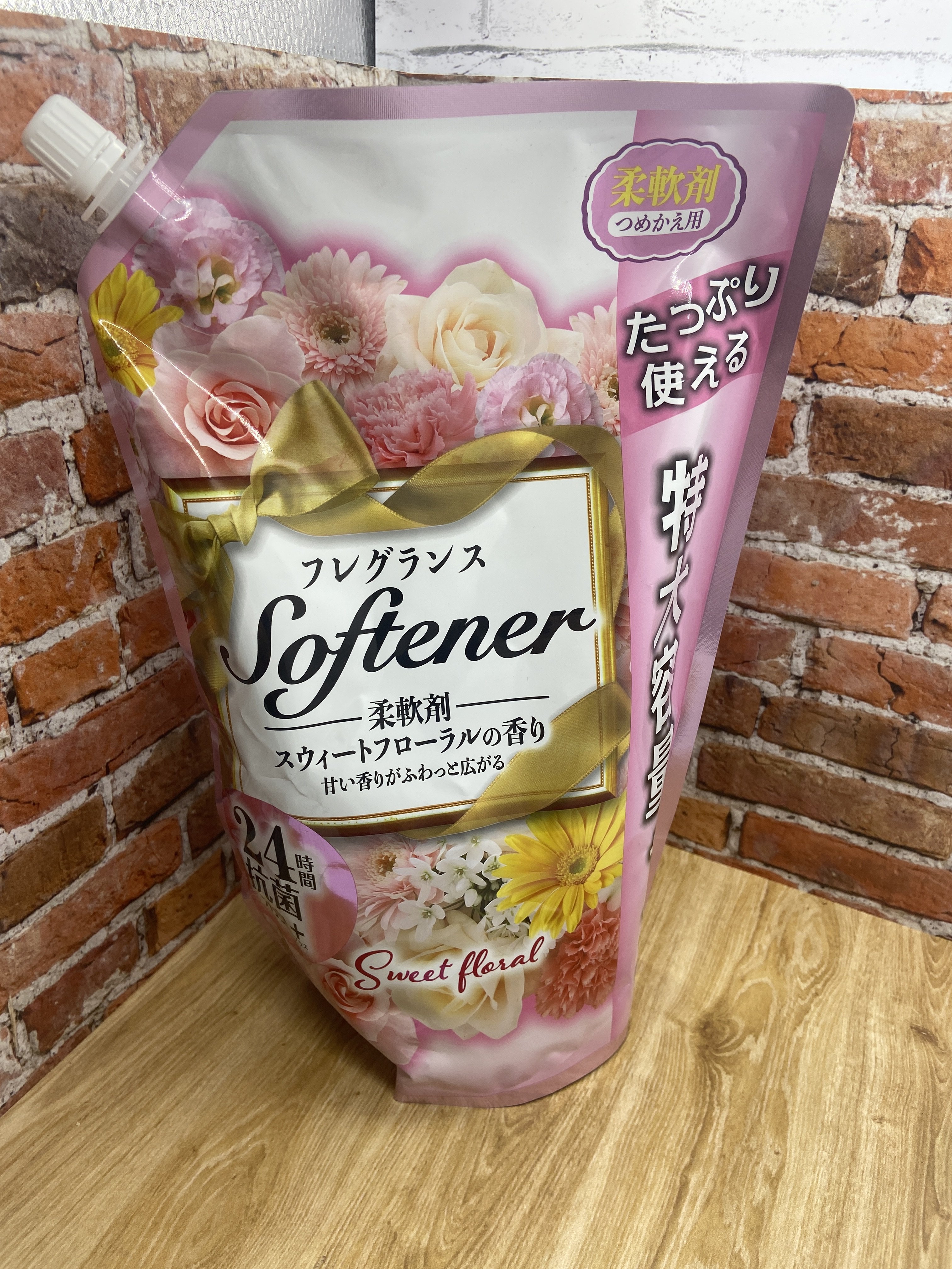 Nihon Softener Sweet Floral Кондиционер для белья антибактериальный с цветочным ароматом 1080 мл в мягкой упаковке
