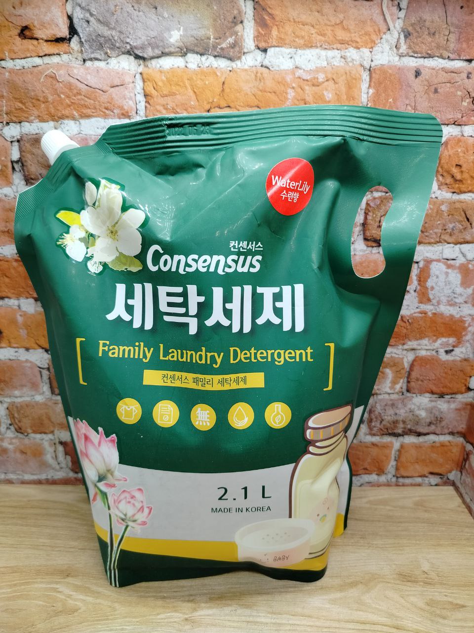Consensus Laundry Detergent Water Lily Жидкое средство для стирки универсальное с ароматом водяной лилии 2,1 л в мягкой упаковке