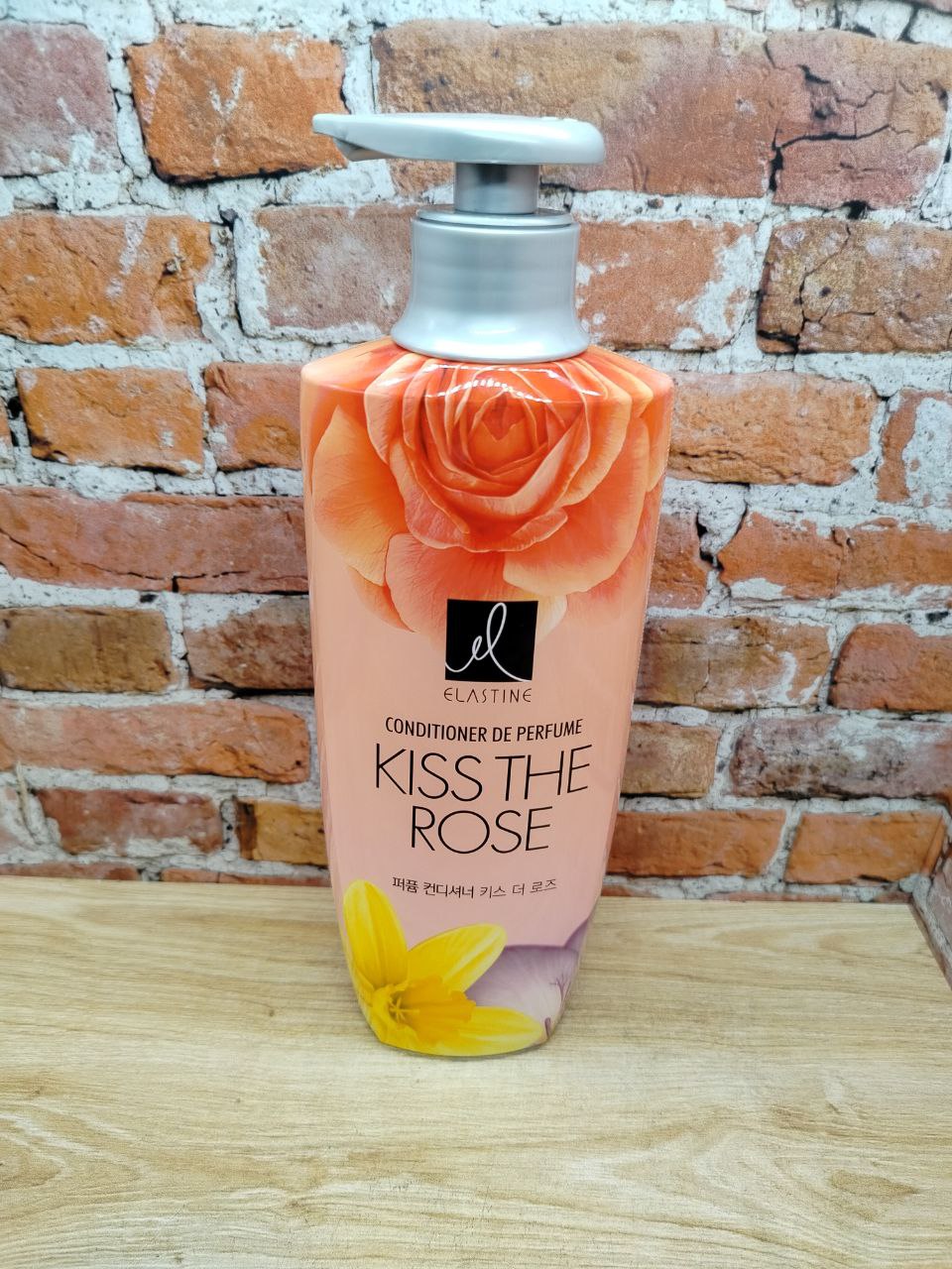 LG Elastine Perfume Kiss The Rose Парфюмированный кондиционер для всех типов волос 600 мл
