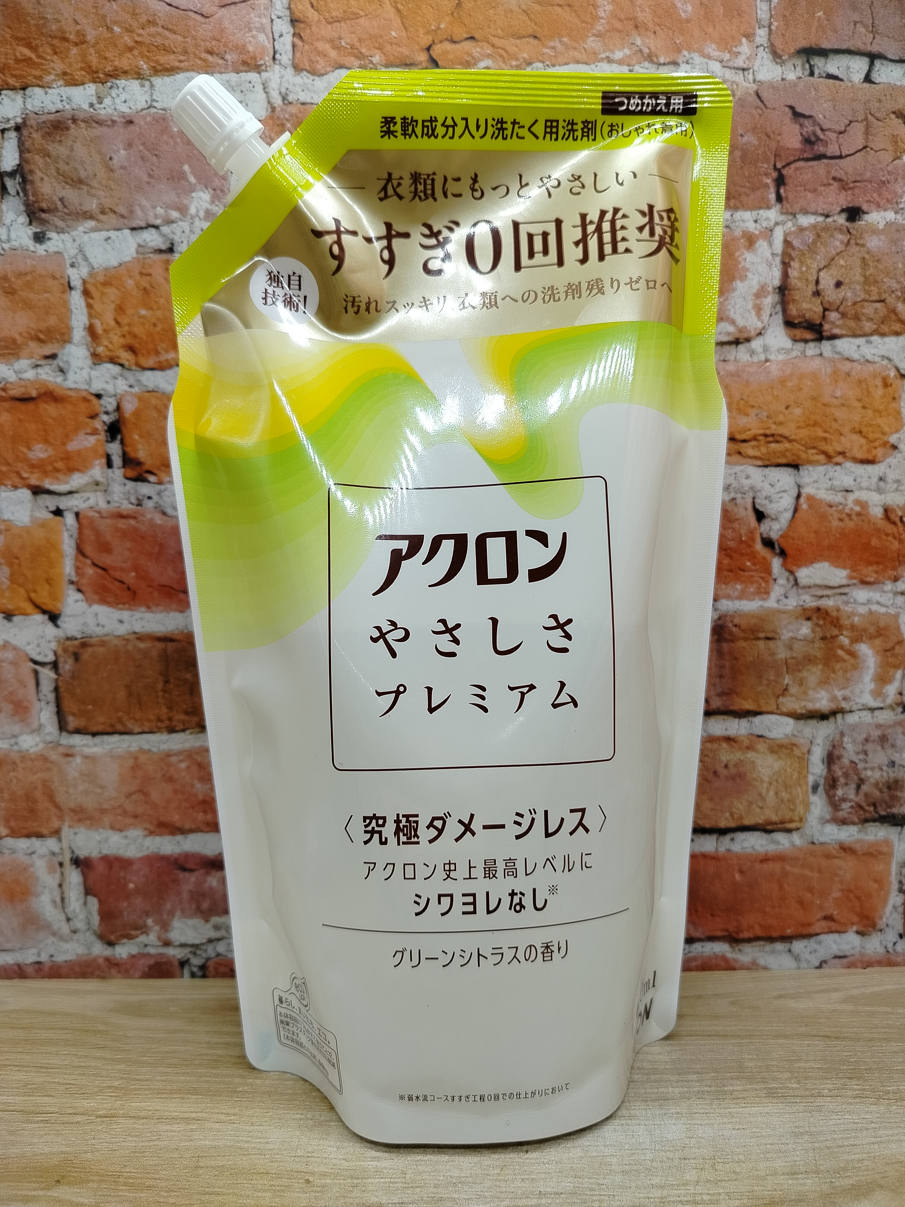 Lion Acron Kindness Premium Жидкое средство для стирки деликатных тканей с премиальной формулой без полоскания 650 мл в мягкой упаковке