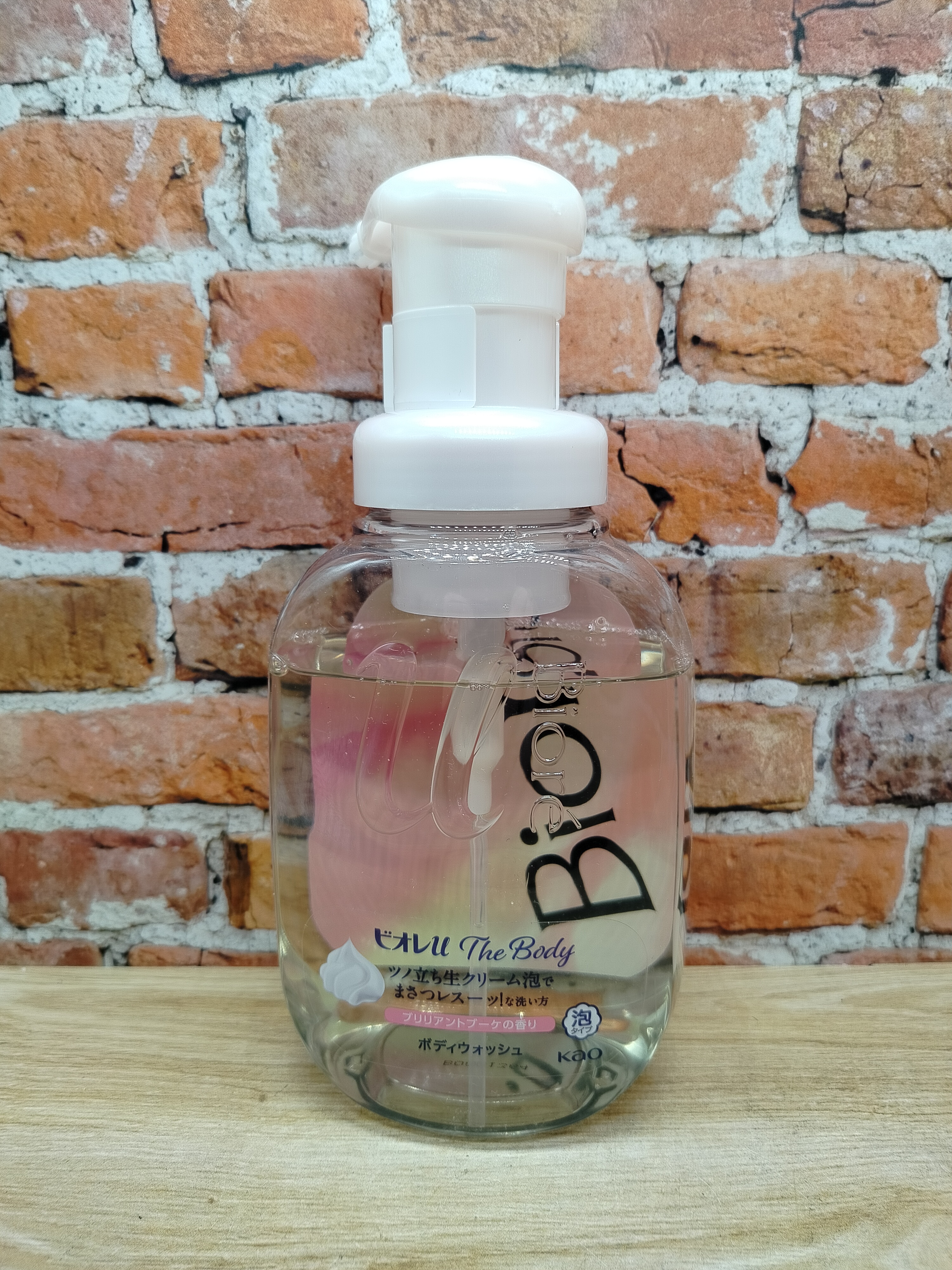 Kao Biore u The Body Foam Brilliant Bouquet Мыло-пенка для душа с цветочным ароматом 540 мл