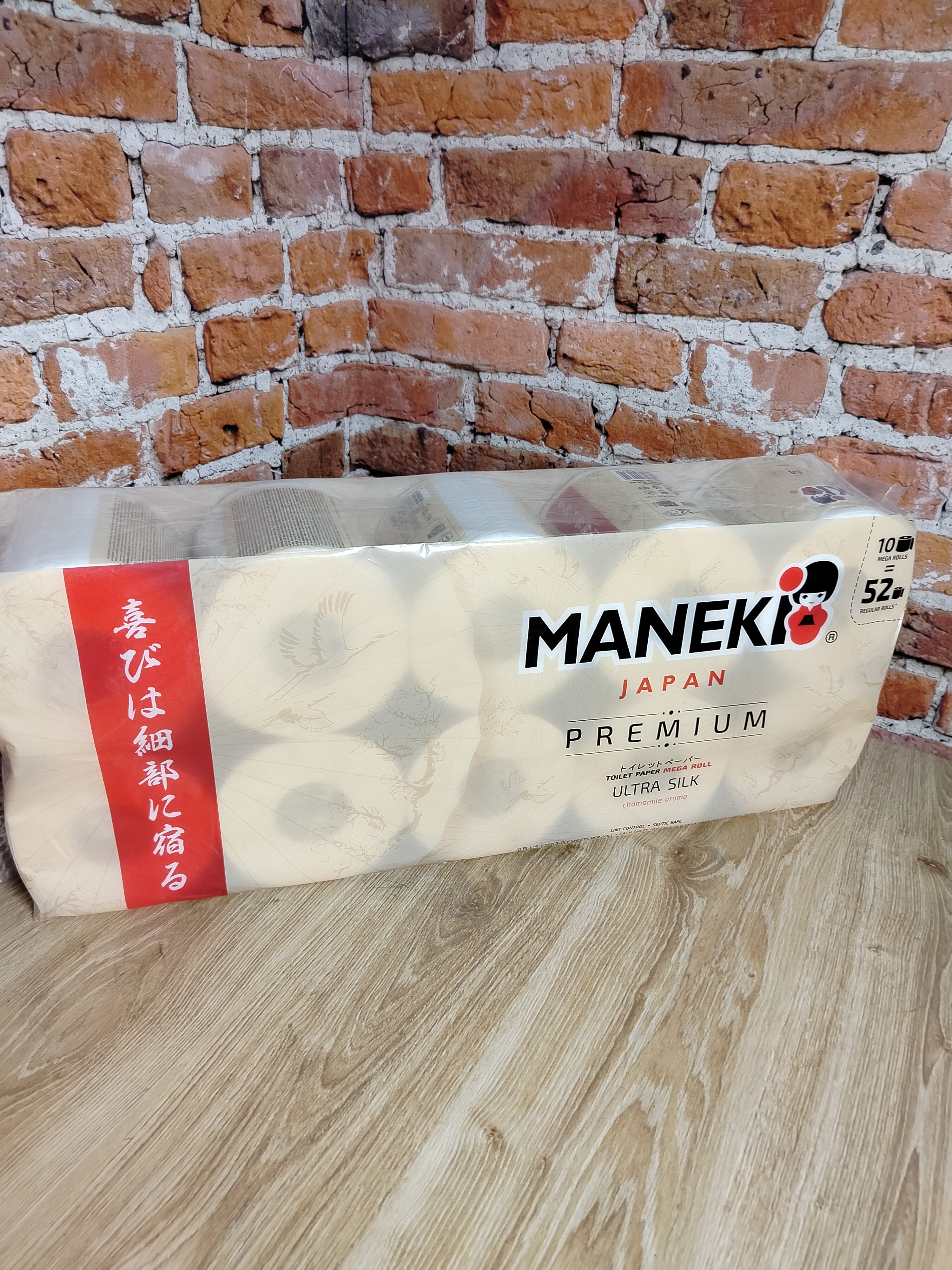 Maneki Kabi Premium Туалетная бумага трехслойная перфорированная с ароматом ромашки 10 рулонов