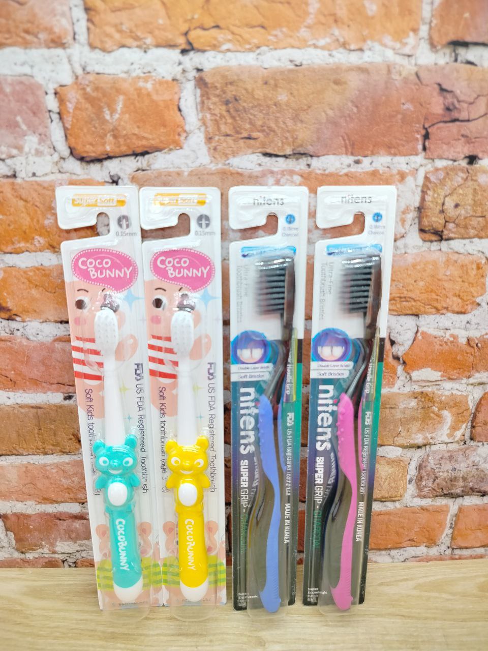 Dental Care Family Set Набор зубных щеток Семейный 4 шт: 2 шт для взрослых с углем + 2 шт для детей 3-8 лет