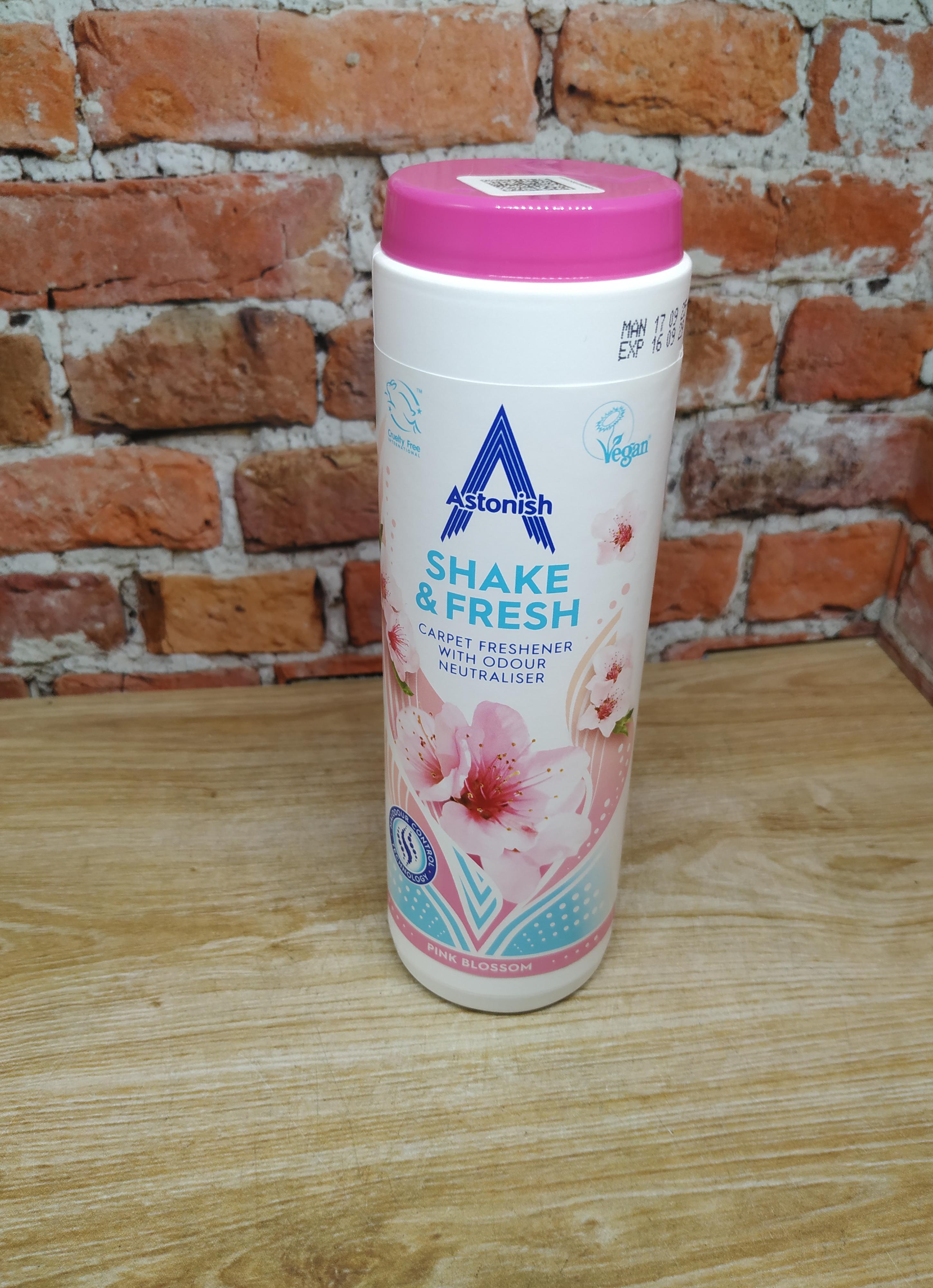 Astonish Shake & Fresh Carpet Freshener Pink Blossom Средство чистки ковров с эффектом удаления неприятных запахов с отдушкой Цветочный аромат 350 гр
