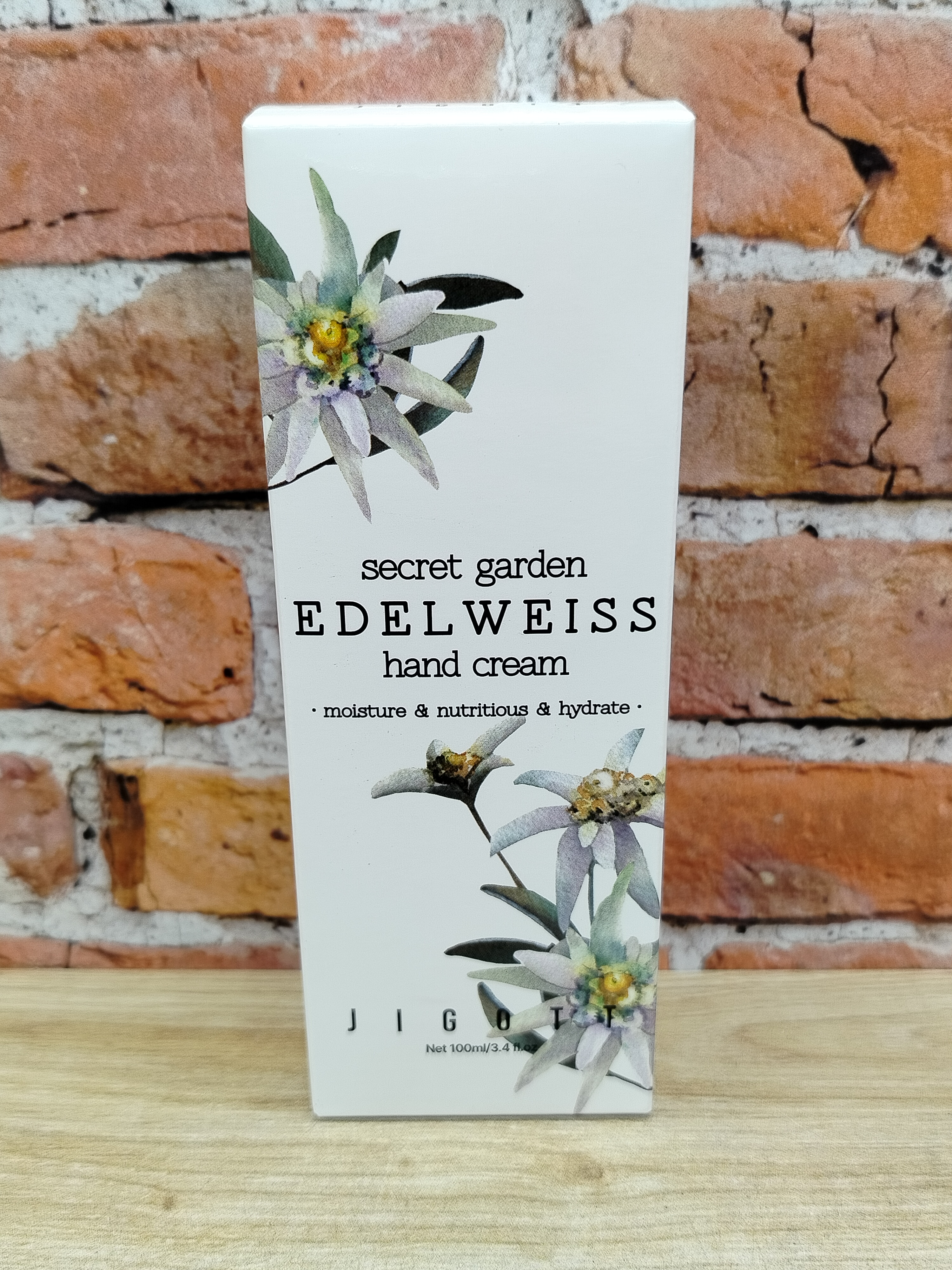 Jigott Secret Garden Hand Cream Edelweiss Крем для рук питательный и увлажняющий с ароматом Эдельвейса 100 мл