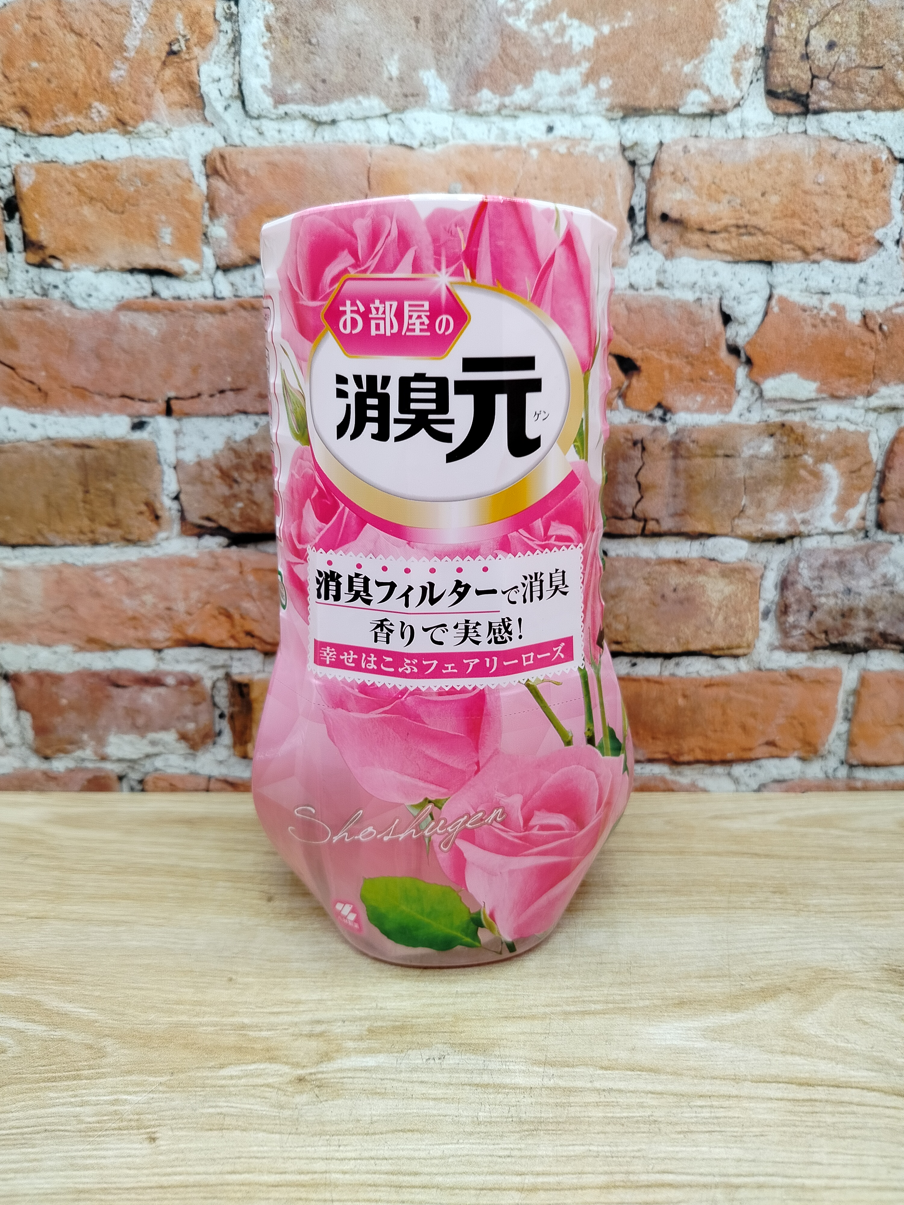 Kobayashi Oheyano Shoshugen Жидкий дезодорант для комнаты аромат розы 400 мл