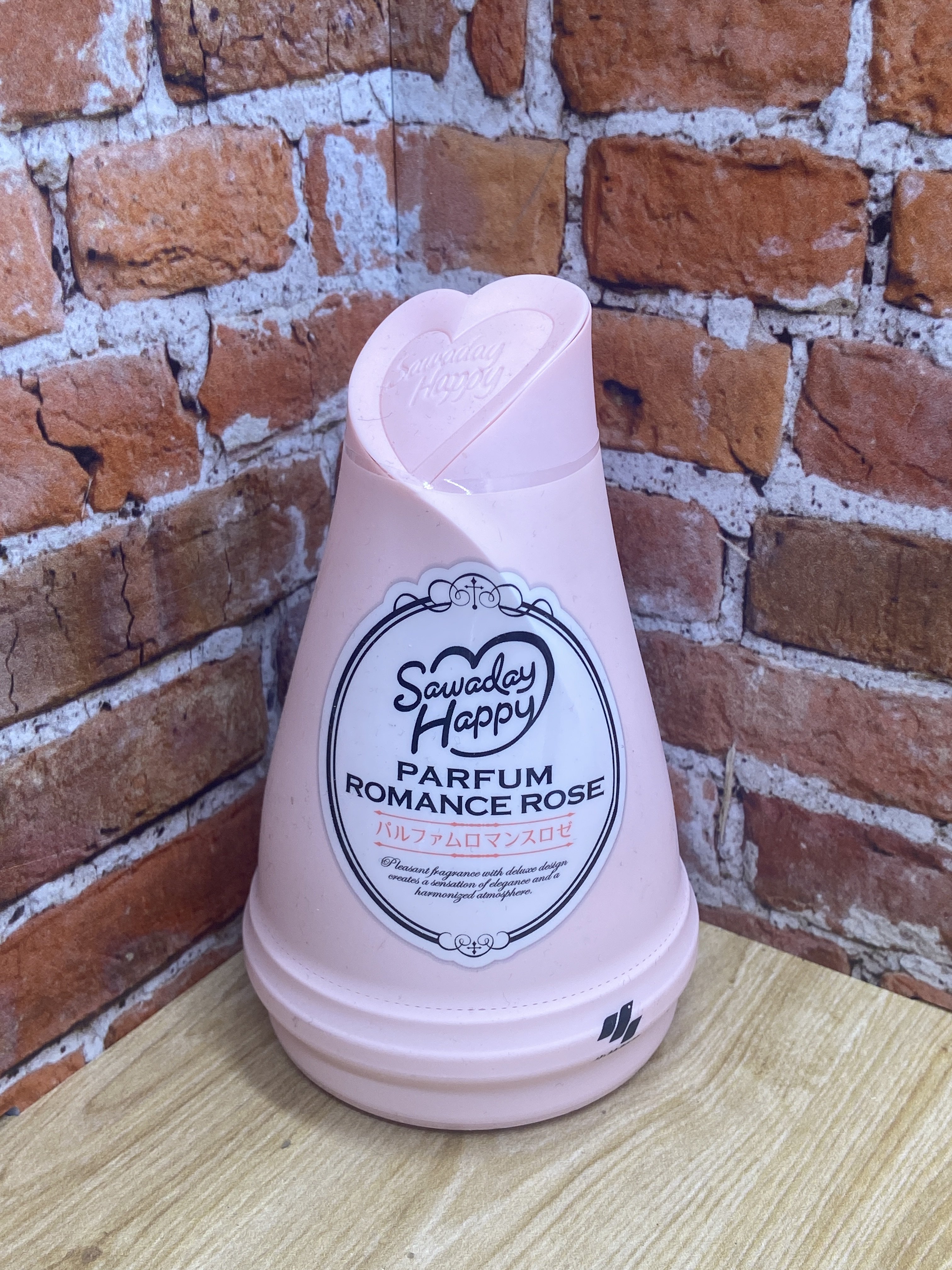 Kobayashi Sawaday Happy Parfum Romance Rose Гелевый освежитель воздуха для комнаты с ароматом Роз и сладких фрутов 120 гр