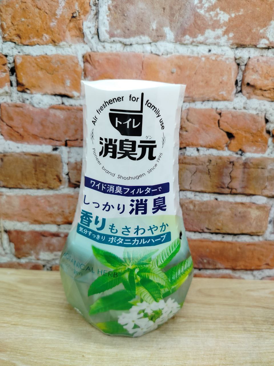 Kobayashi Shoshugen Botanical Herbs Жидкий дезодорант для туалета с Верберной, мускусом и цитрусовым 400 мл
