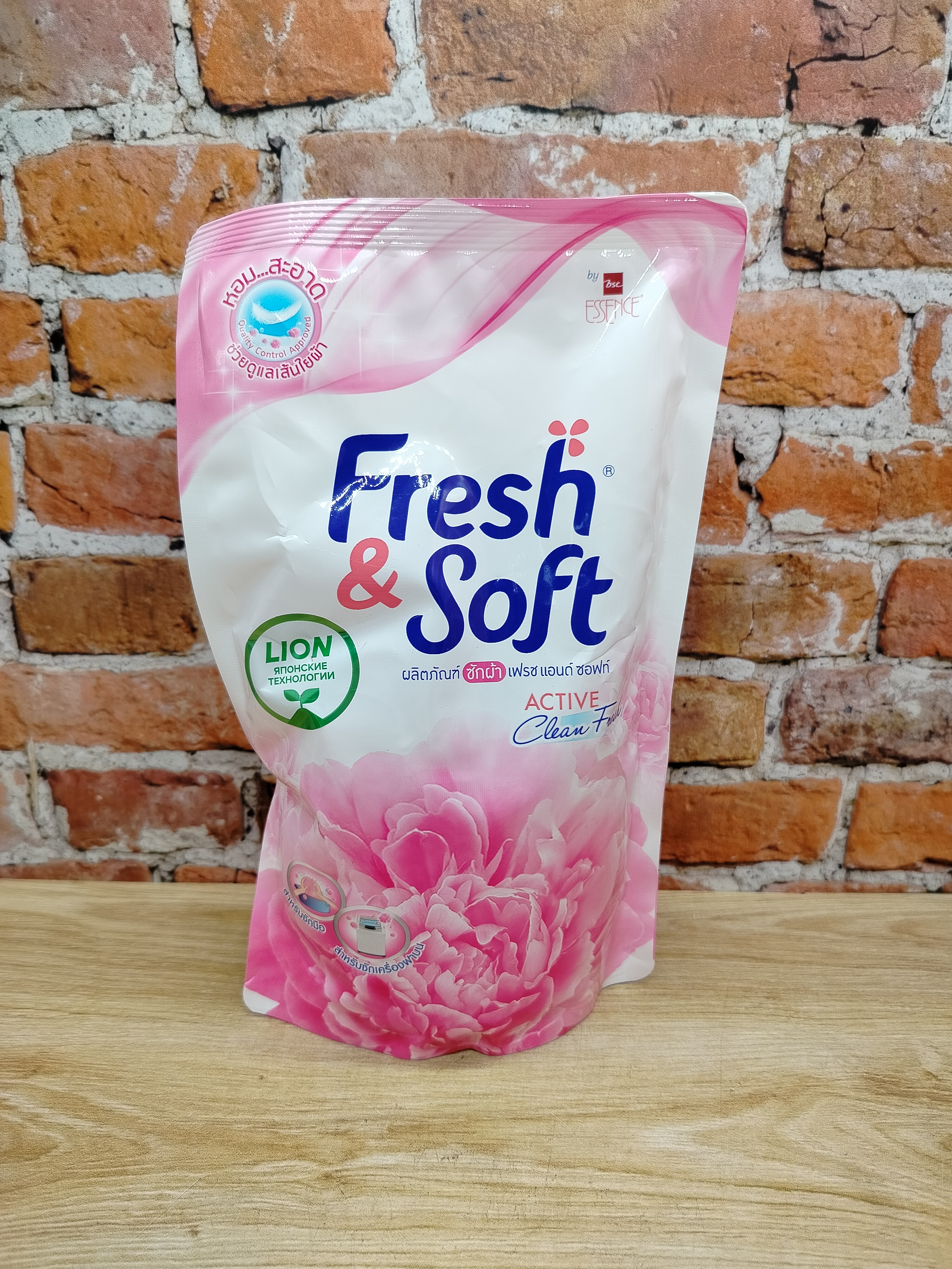 Lion Essence Fresh&Soft Lovely Kiss Гель для стирки белья Дивный поцелуй 400 мл в мягкой упаковке