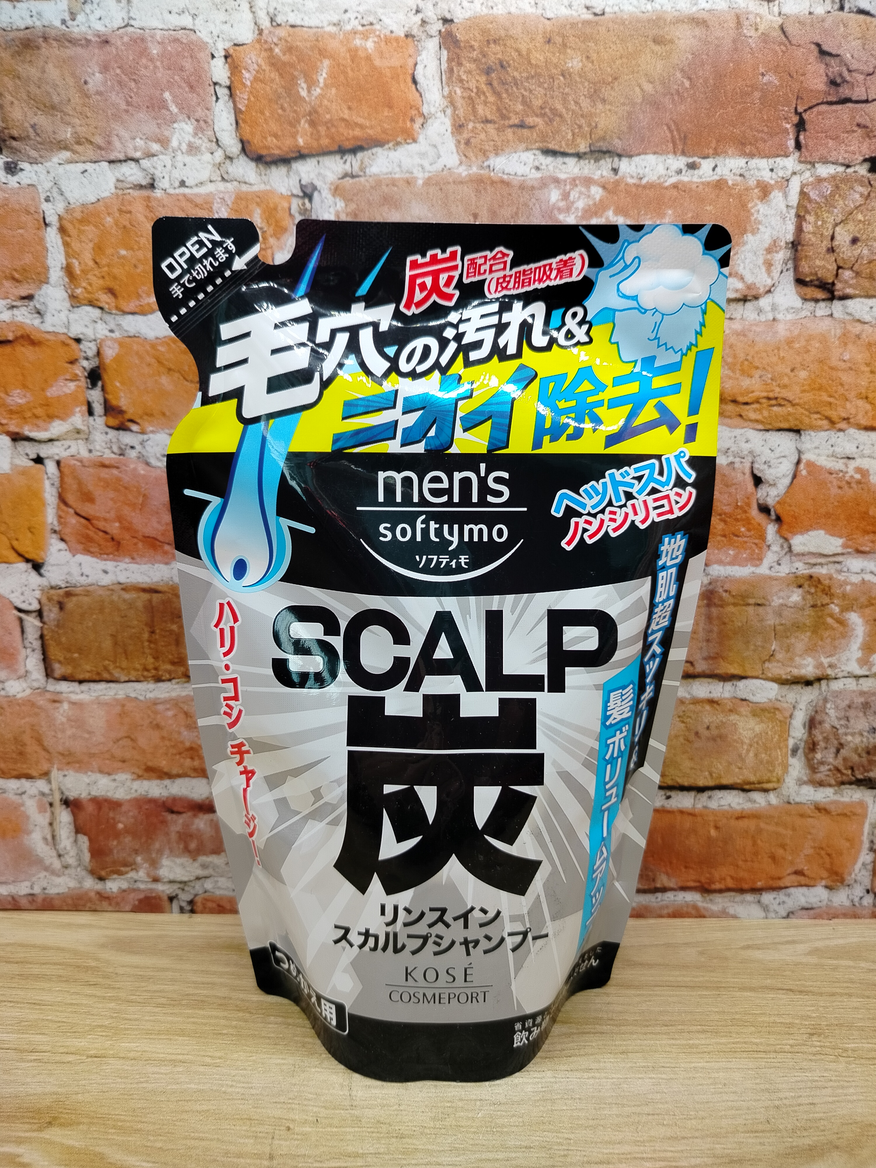 Kose Cosmeport Men's Softymo Мужской шампунь с древесным углем Глубокое очищение и объем 400 мл запасной блок