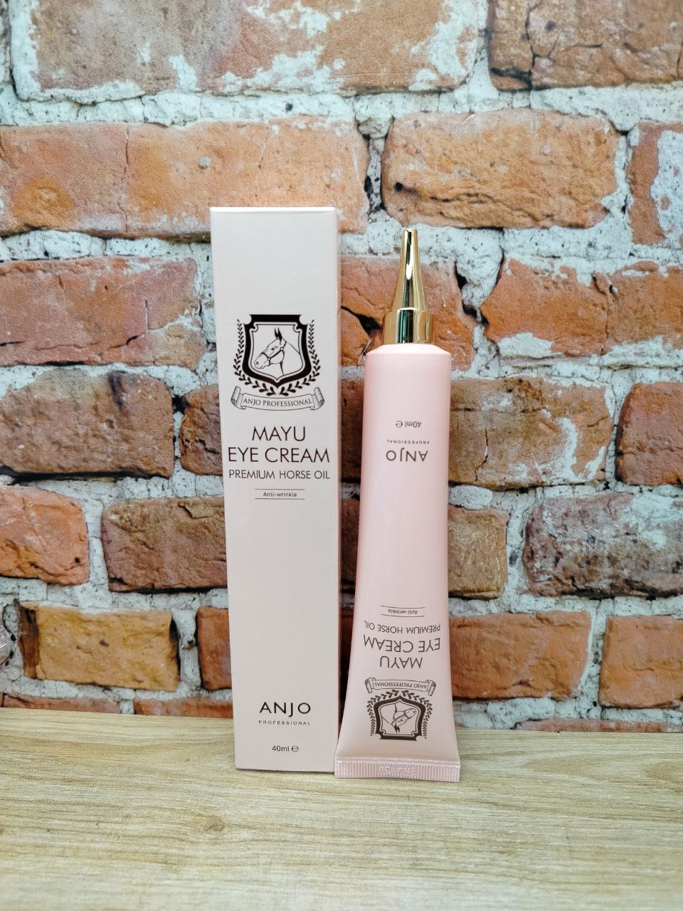 Anjo Professional Mayu Premium Horse Oil Eye Cream Крем для век антивозрастной с экстрактом Лошидного жира 40 мл