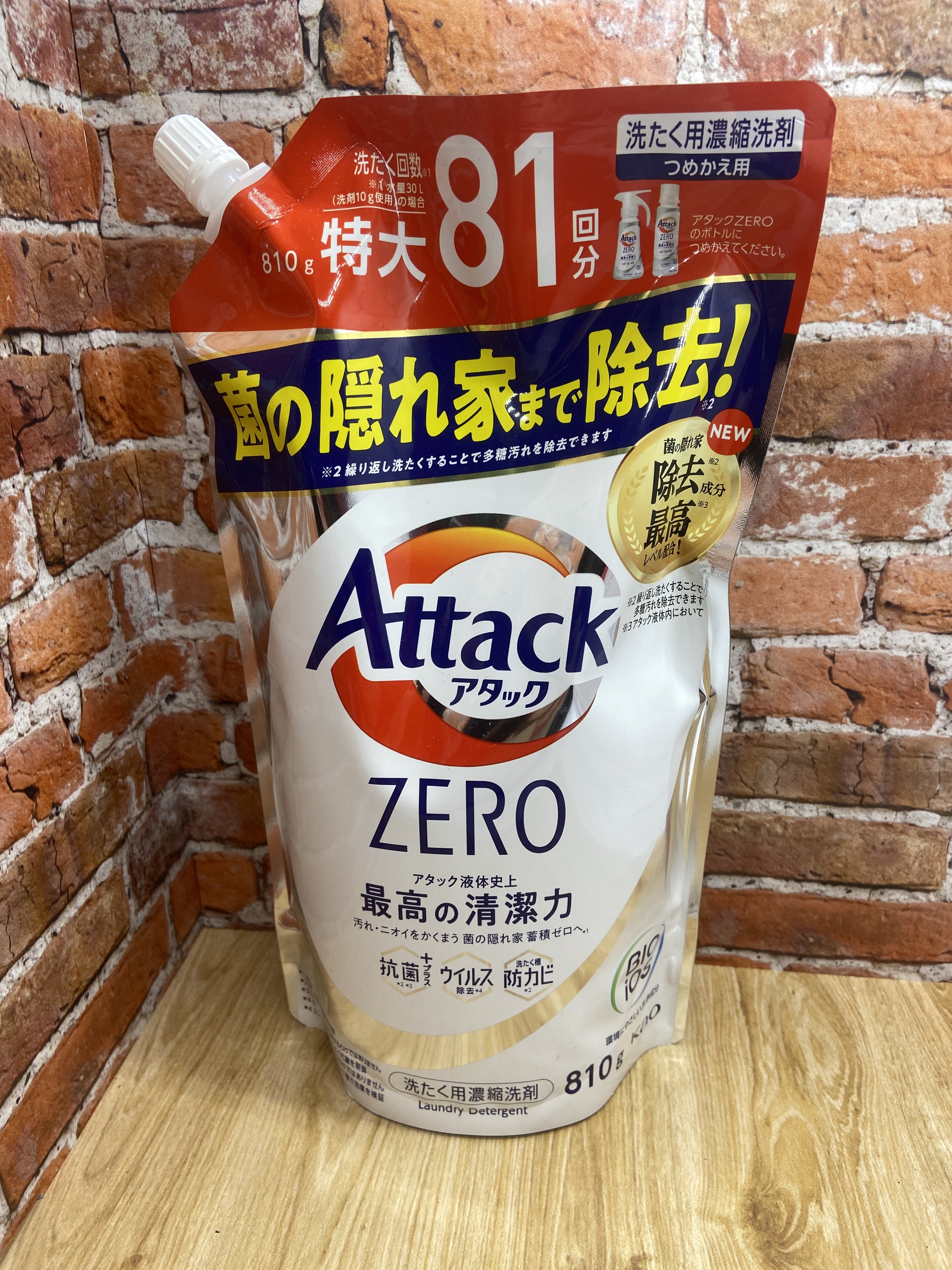 Kao Attack Zero One Суперконцентрированный гель для стирки Листва и Морской бриз 810 гр в мягкой упаковке