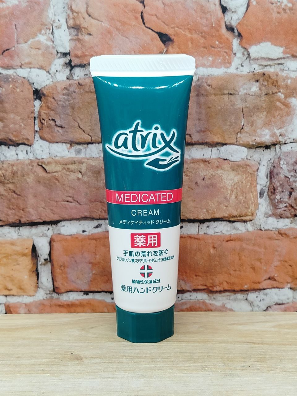 Kao Atrix Medicated Cream Крем для рук увлажняющий с витамином Е и экстрактом дягиля 50 гр