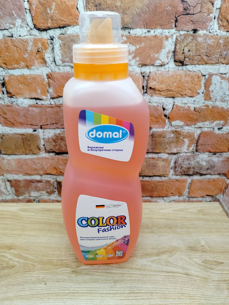 Domal Color Washgel Концентрированный гель для стирки цветного белья с активной формулой защиты цвета 825 мл на 22 стирки