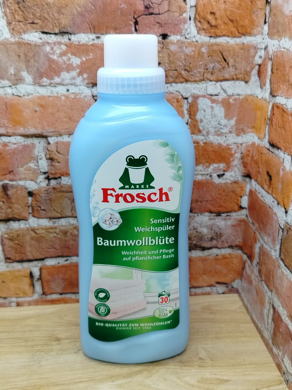 Frosch Концентрированный ополаскиватель для белья Свежесть 750 мл