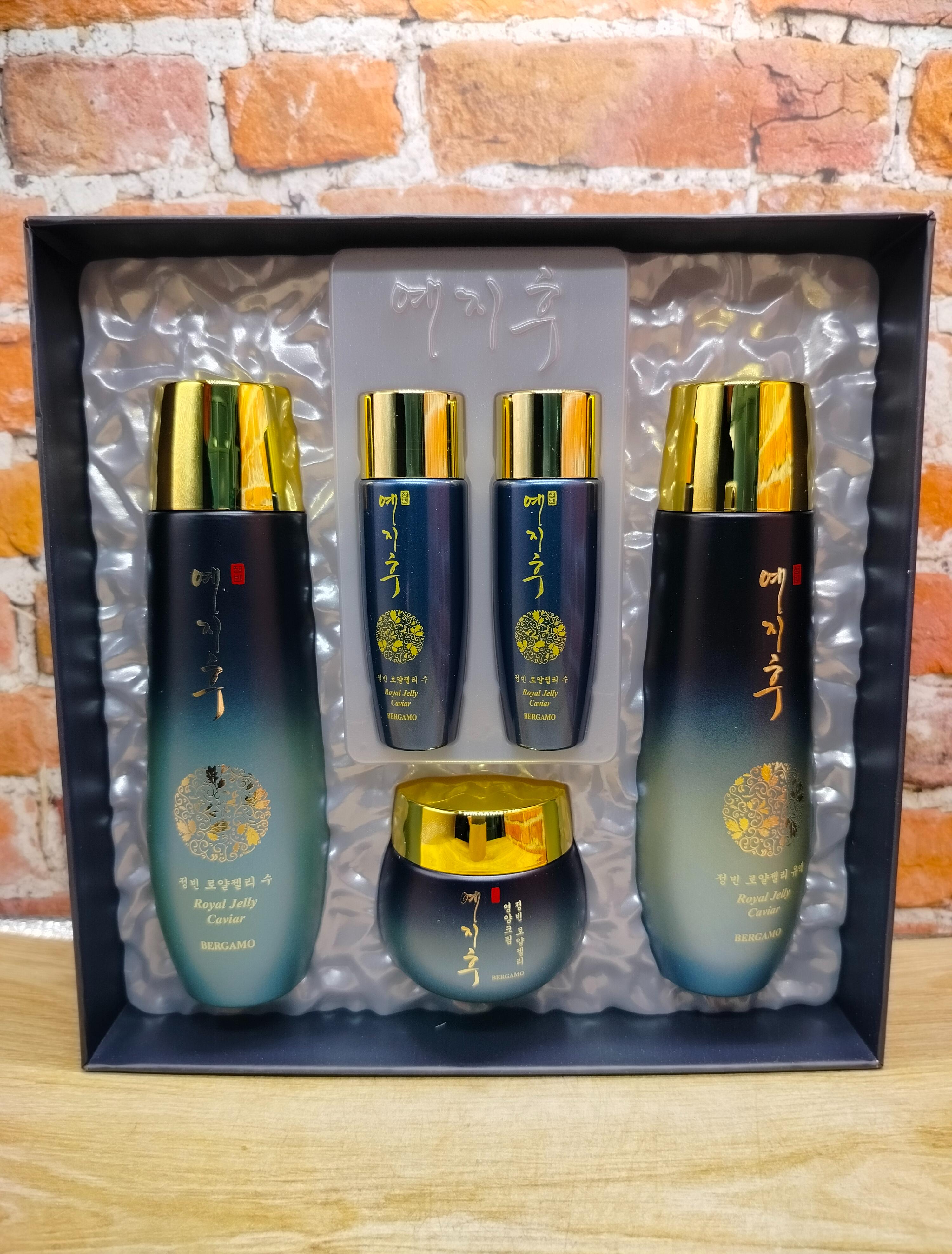 Bergamo Yezihu Caviar & Royal Jelly  Skin Care 3 Set Набор для ухода за кожей с экстрактом маточного молочка Тонер 150 мл + 30 мл + Эмульсия 150 мл + 30 мл + Крем для лица 50 гр
