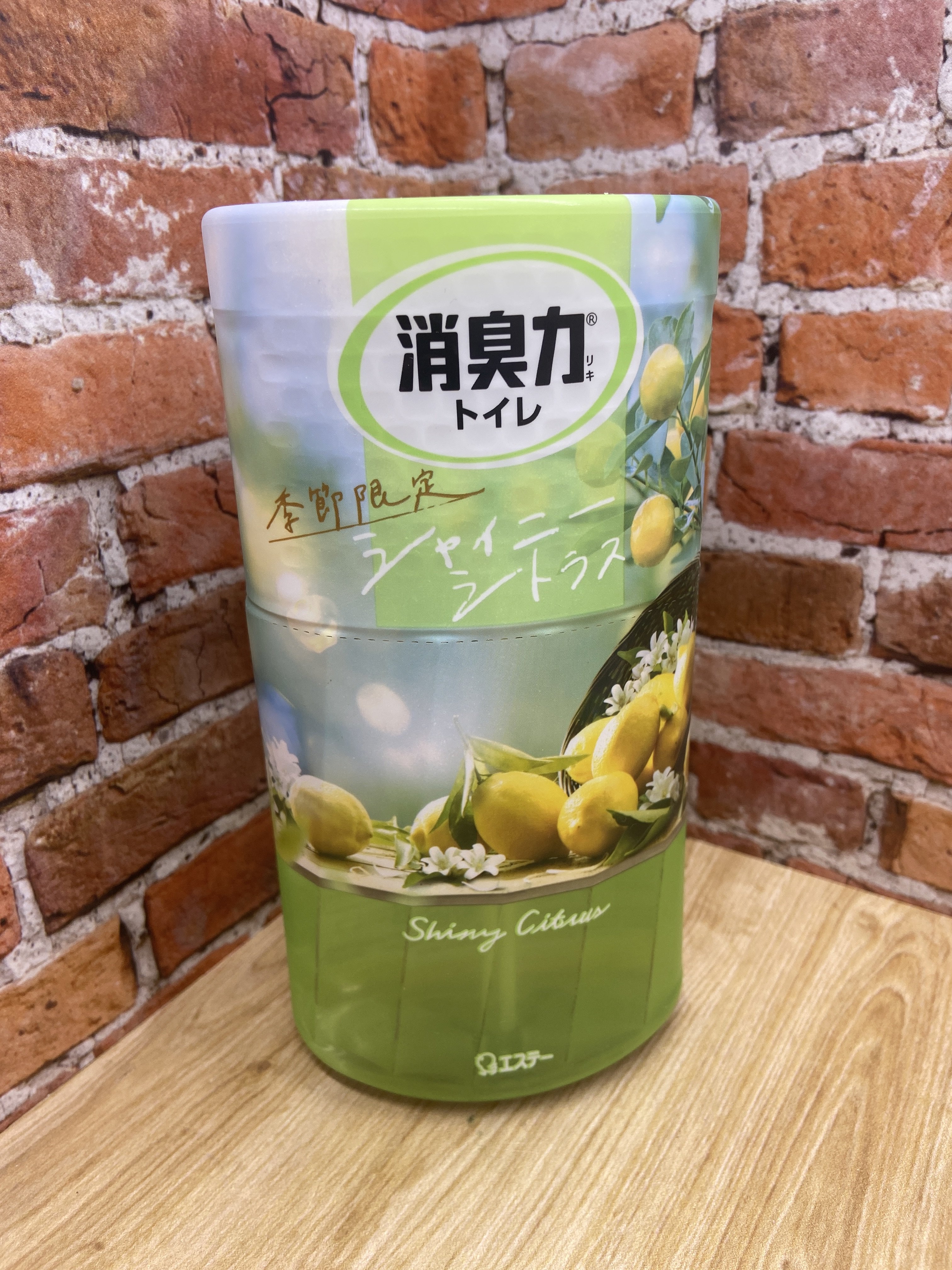 ST Shoushuuriki Premium Aroma Жидкий дезодорант–ароматизатор для туалета с ароматом Искрящийся цитрус 400 мл