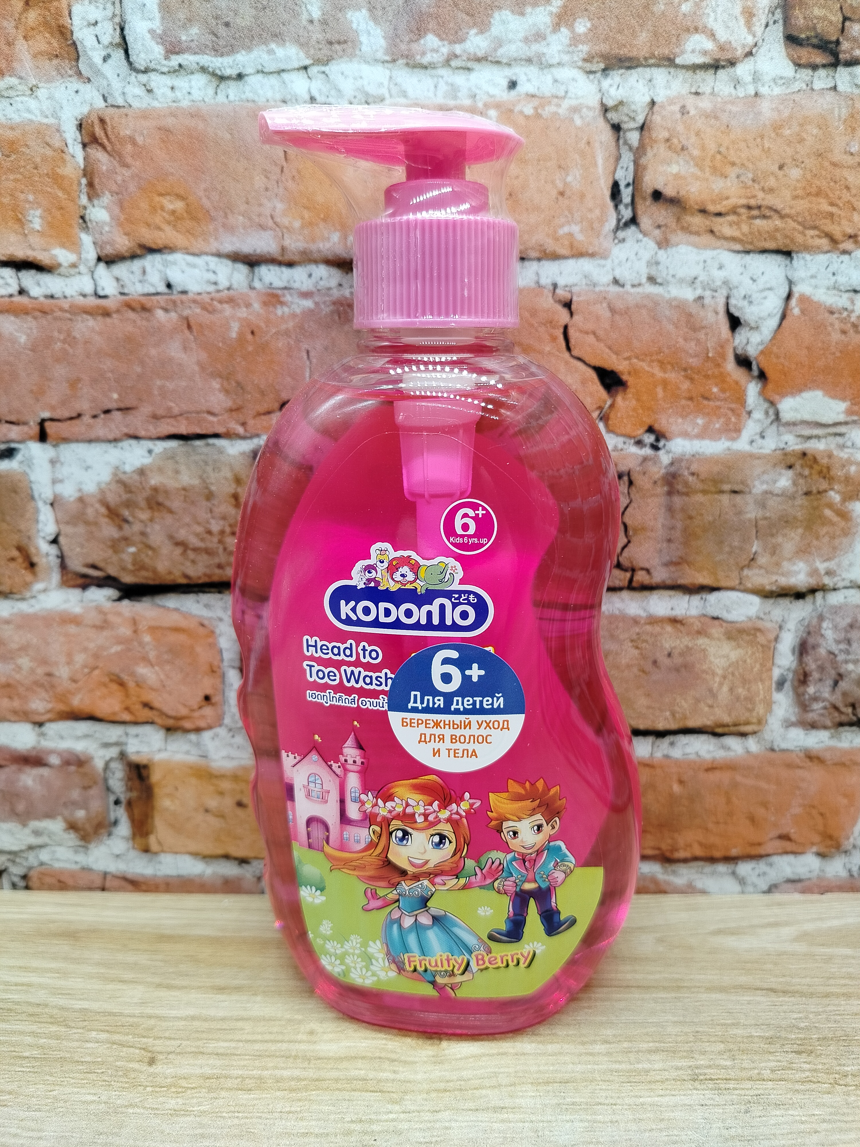 Lion Kodomo Head To Toe Wash Fruity Berry Шампунь-гель детский от макушки до пяток с 6 лет с Фруктово-ягодным ароматом 400 мл с дозатором