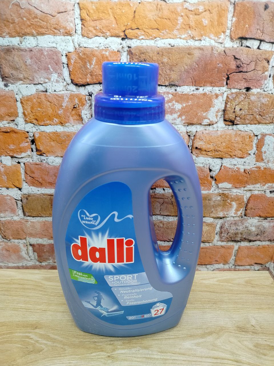 Dalli Sport & Outdoor Универсальный концентрированный гель для стирки спортивной одежды, пуховиков, кросовок и современных тканей 1,1 л на 20 стирок