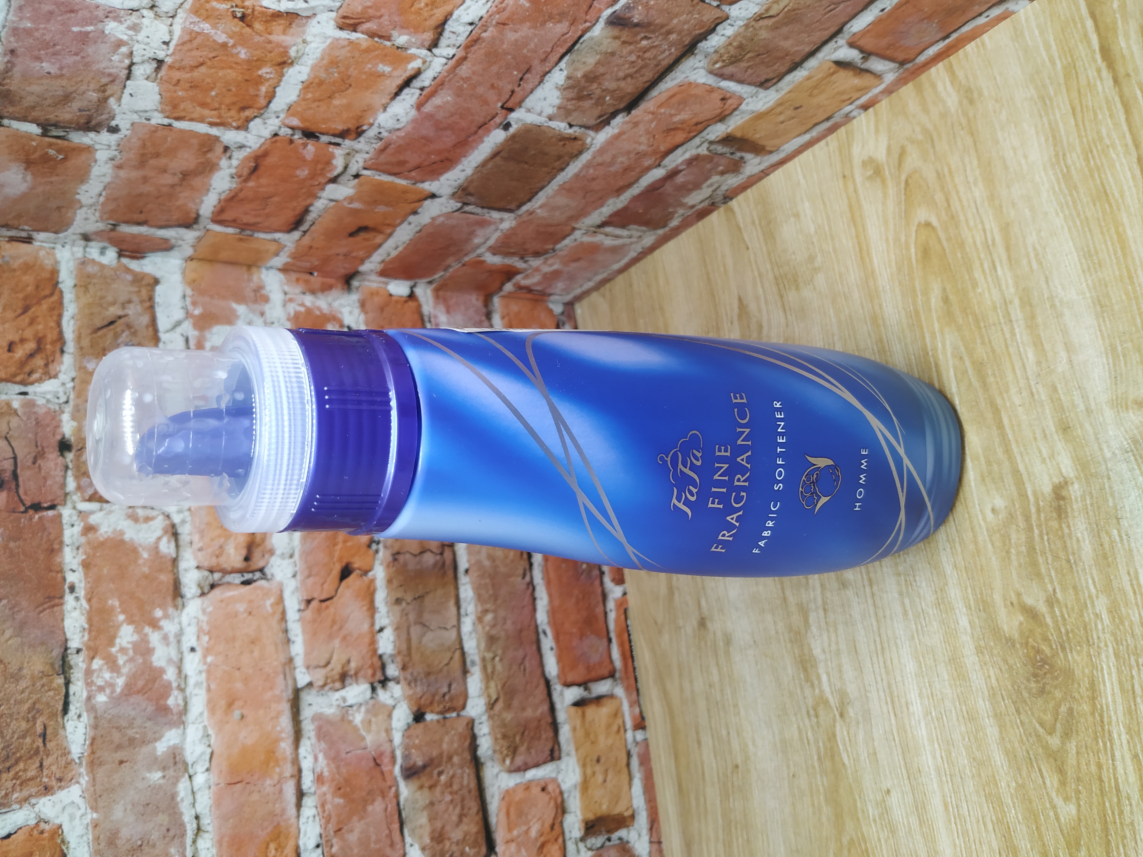 Nissan FaFa Fine Fragrance Homme Кондиционер для белья с ароматом бергамота и ландыша 570 мл