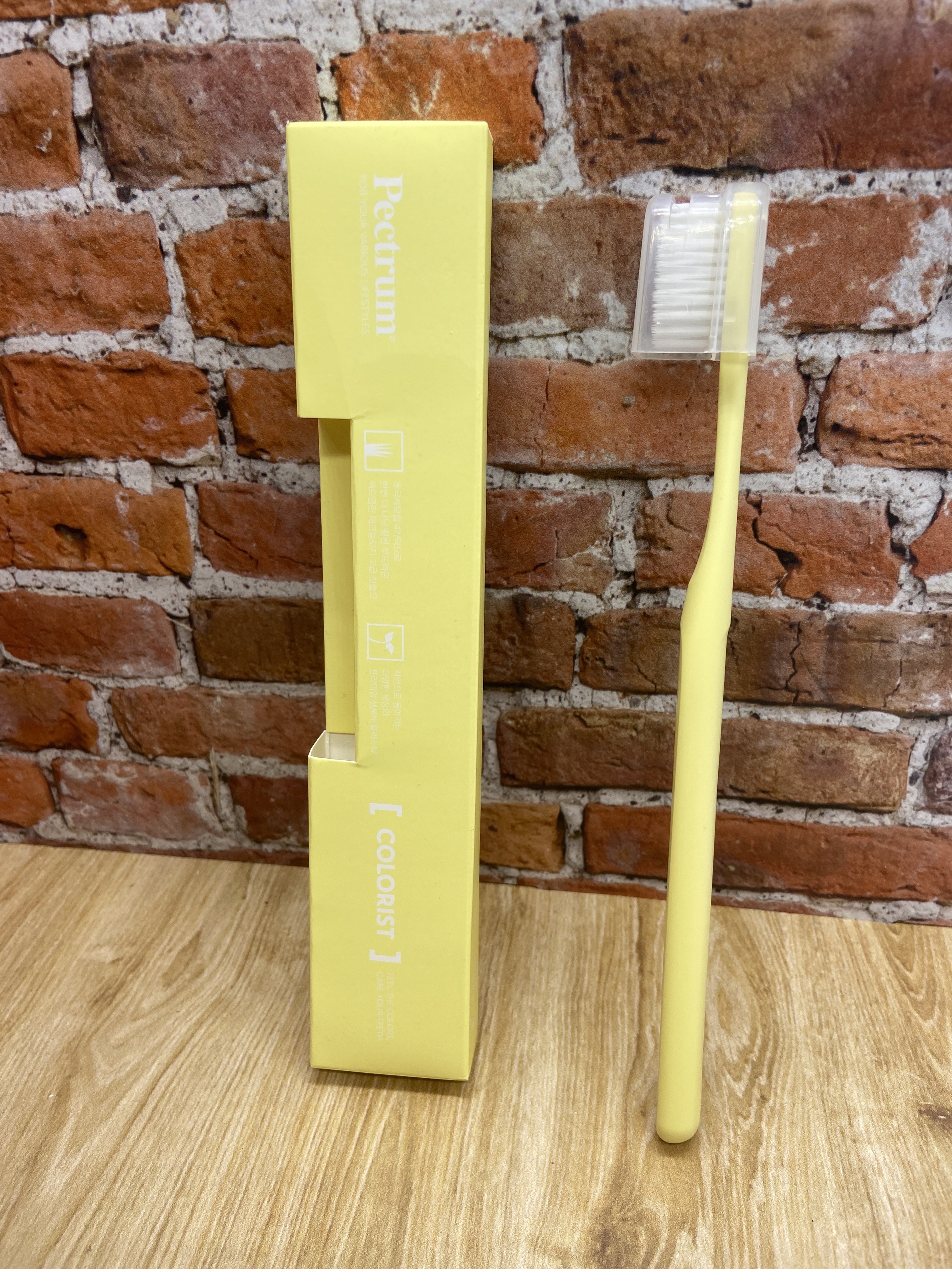 Pectrum Dental Care Nano Silver Colorist 21 Pastel Lime Зубная щетка c наночастицами серебра и сверхтонкой двойной щетиной средней и мягкой жесткости Пастельно-лимонная
