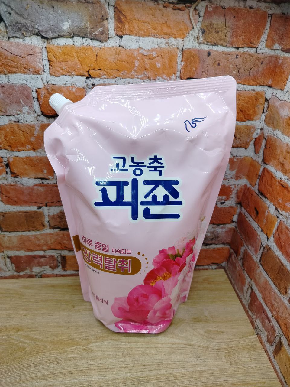 Pigeon Rich Perfume Pink Rose Кондиционер для белья супер-концентрат с ароматом Розовый сад 1,6 л в мягкой упаковке