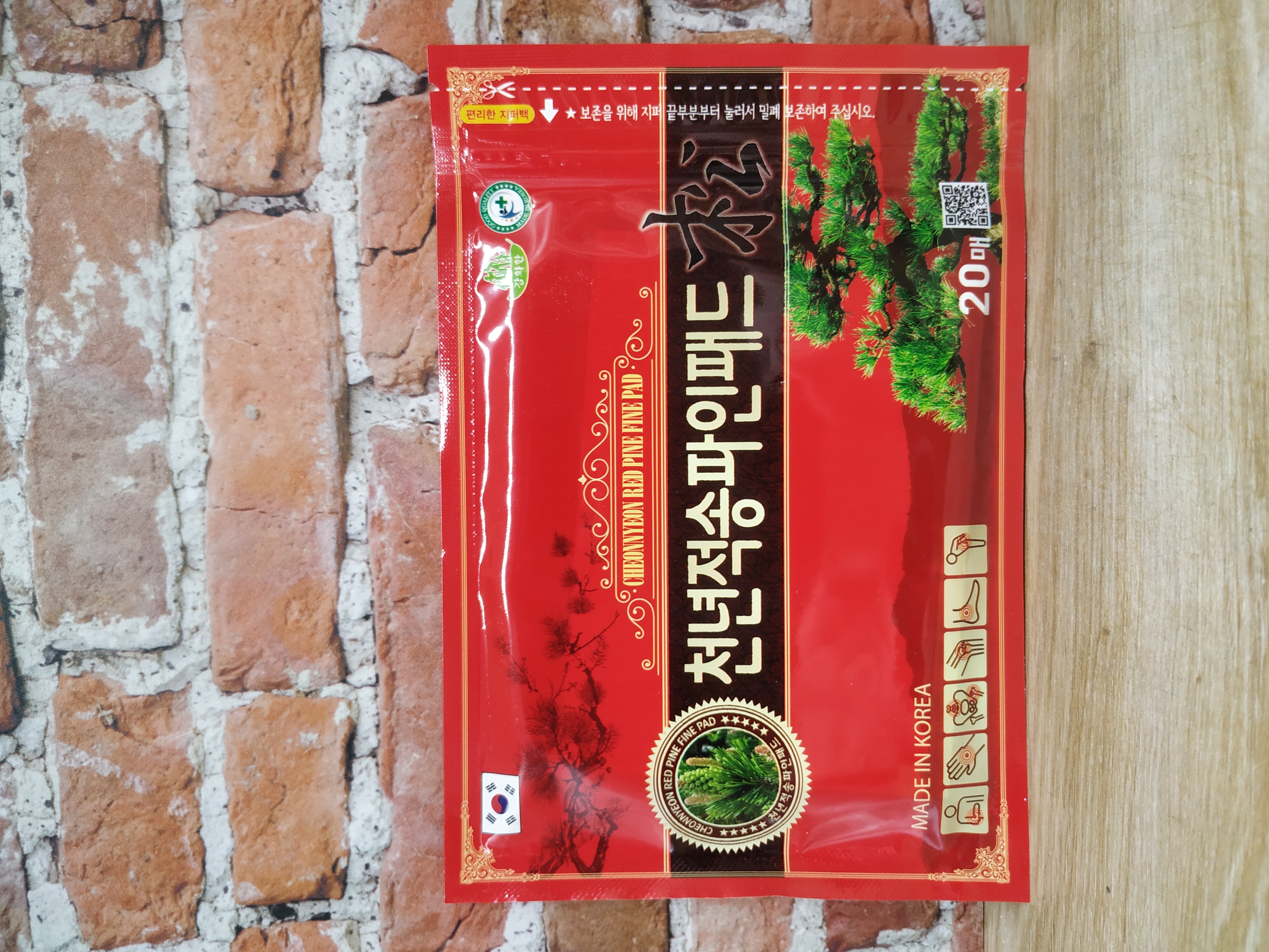 Kang Hwa Cheonnyeon Red Pine Fine Pad Пластырь обезболивающий с экстрактом красной сосны для суставов 20 шт 130*94 мм