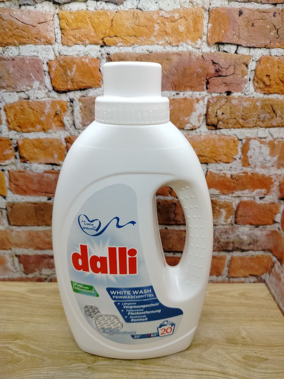 Dalli White Wash Универсальное концентрированное жидкое средство для стирки белого, светлого и тонкого белья 1,1 л на 20 стирок
