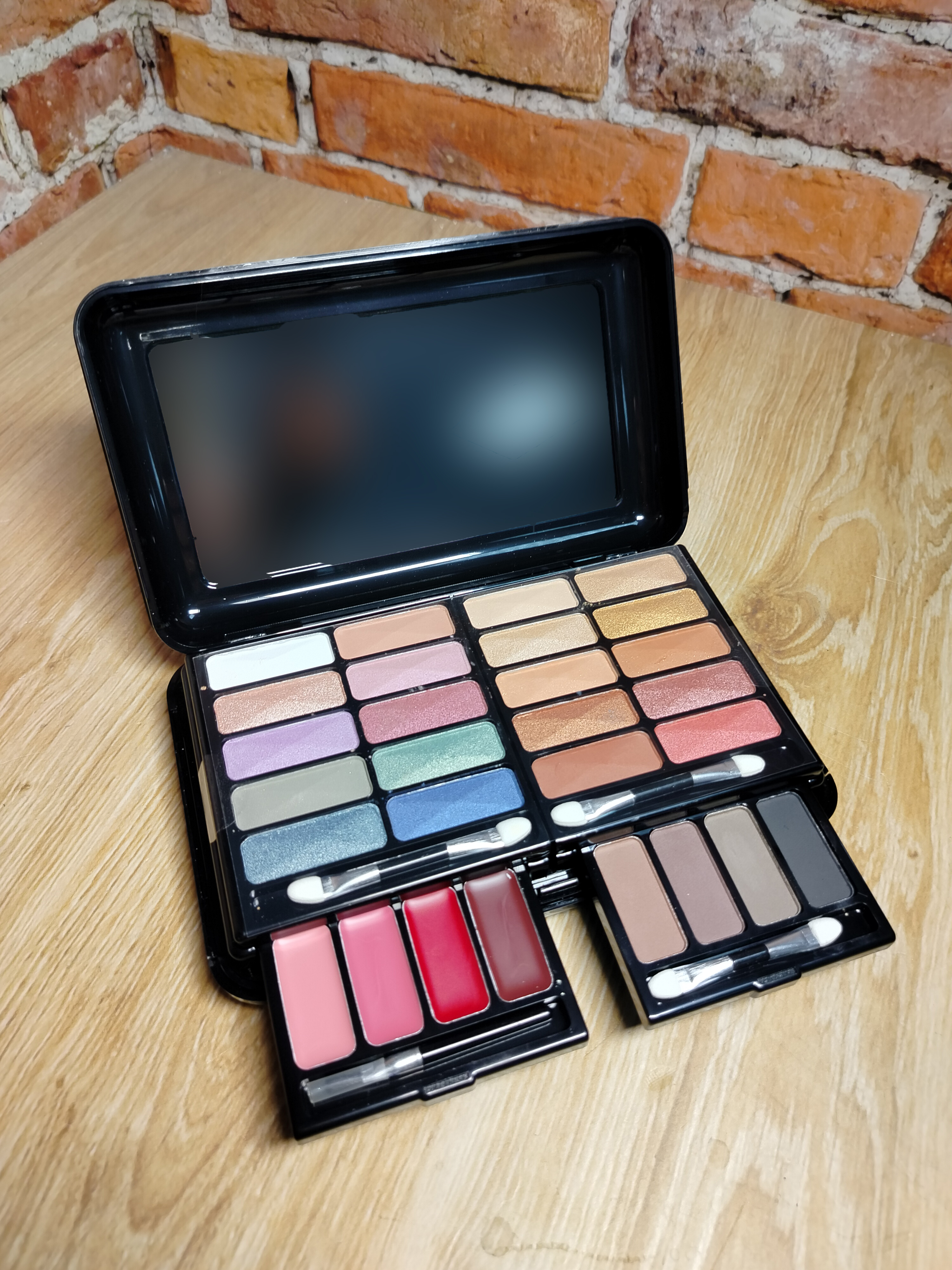 FS Beauty Serenade De Luxe Make Up Kit 51 Подарочный набор декоративной косметики в органайзере