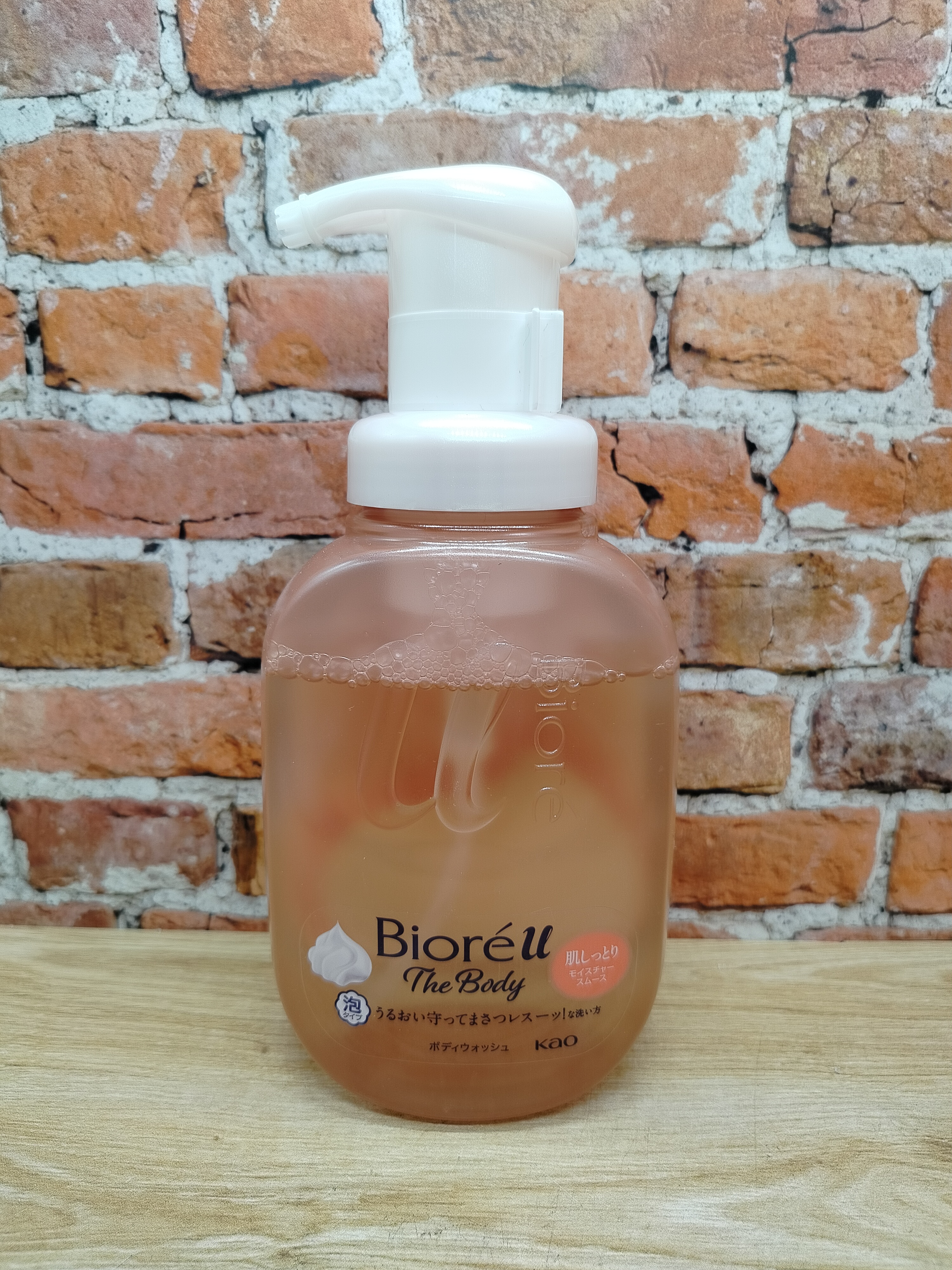Kao Biore u The Body Foam Moisture Smooth Мыло-пенка для душа с ароматом Белого чая 540 мл