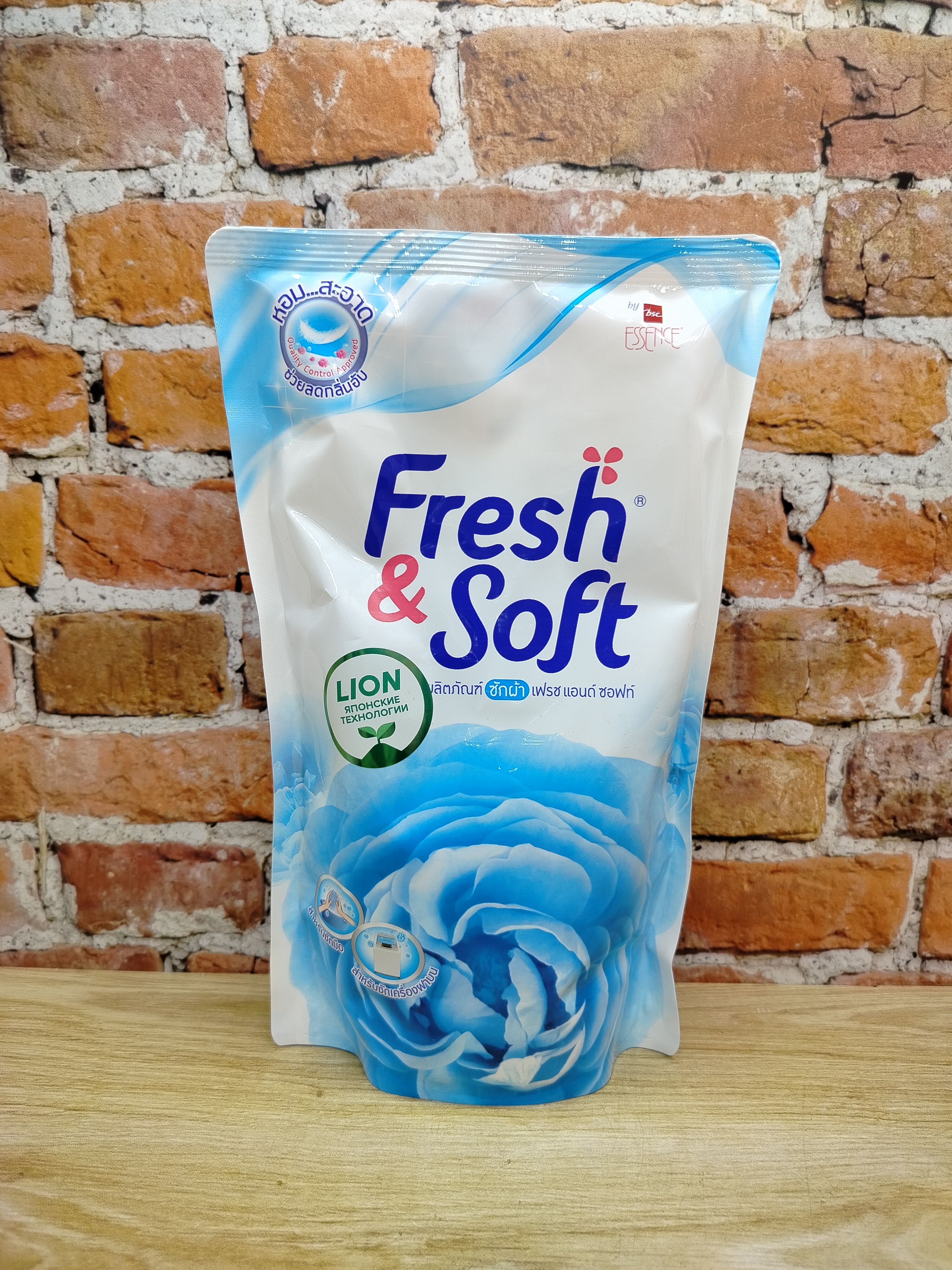 Lion Essence Fresh&Soft Morning Kiss Гель для стирки белья Утренний поцелуй 400 мл в мягкой упаковке