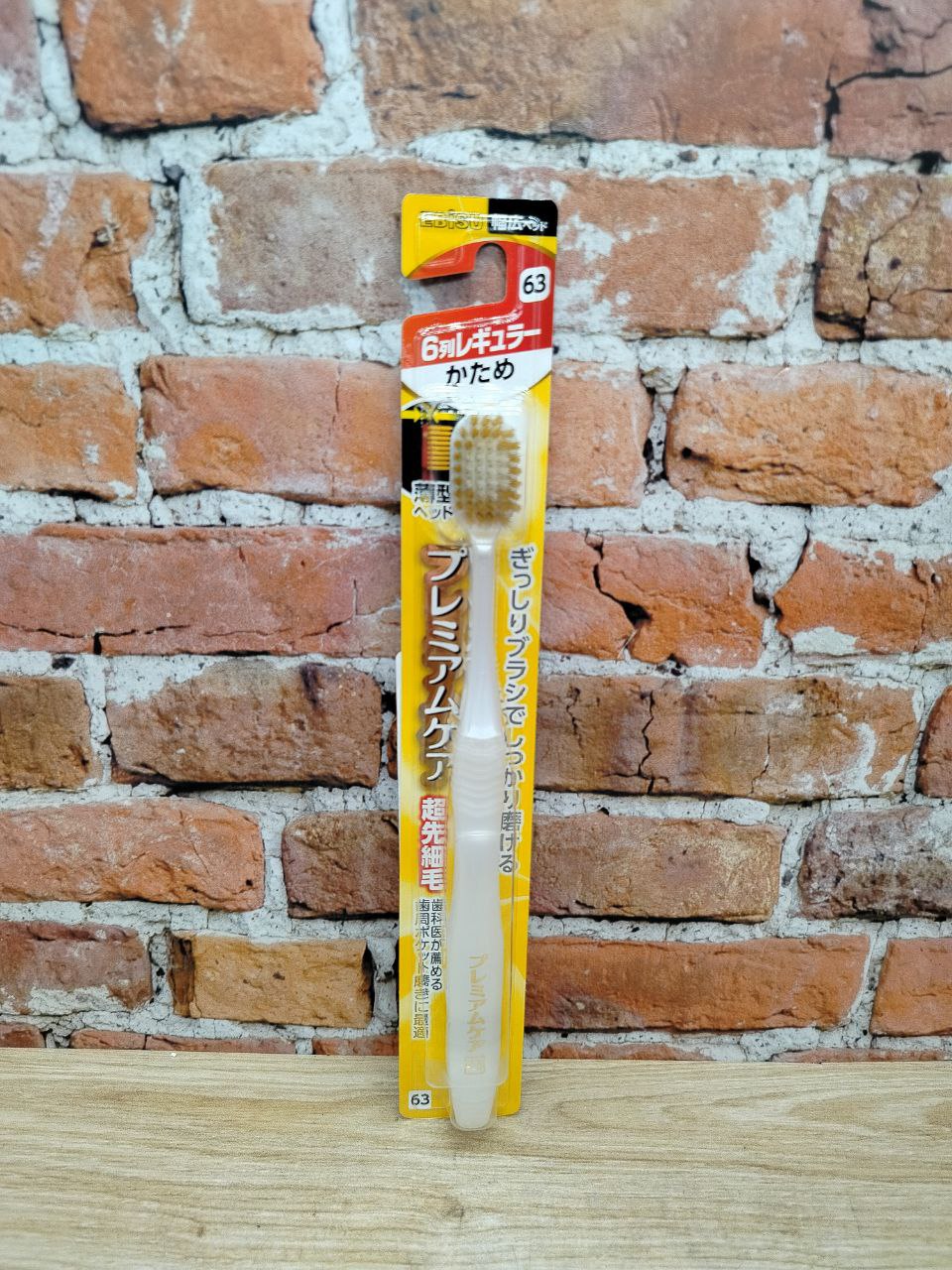 Ebisu Зубная щетка с широкой стандартной чистящей головкой из комбинированного ворса в 6 рядов и утонченными кончиками № 62 Жесткая