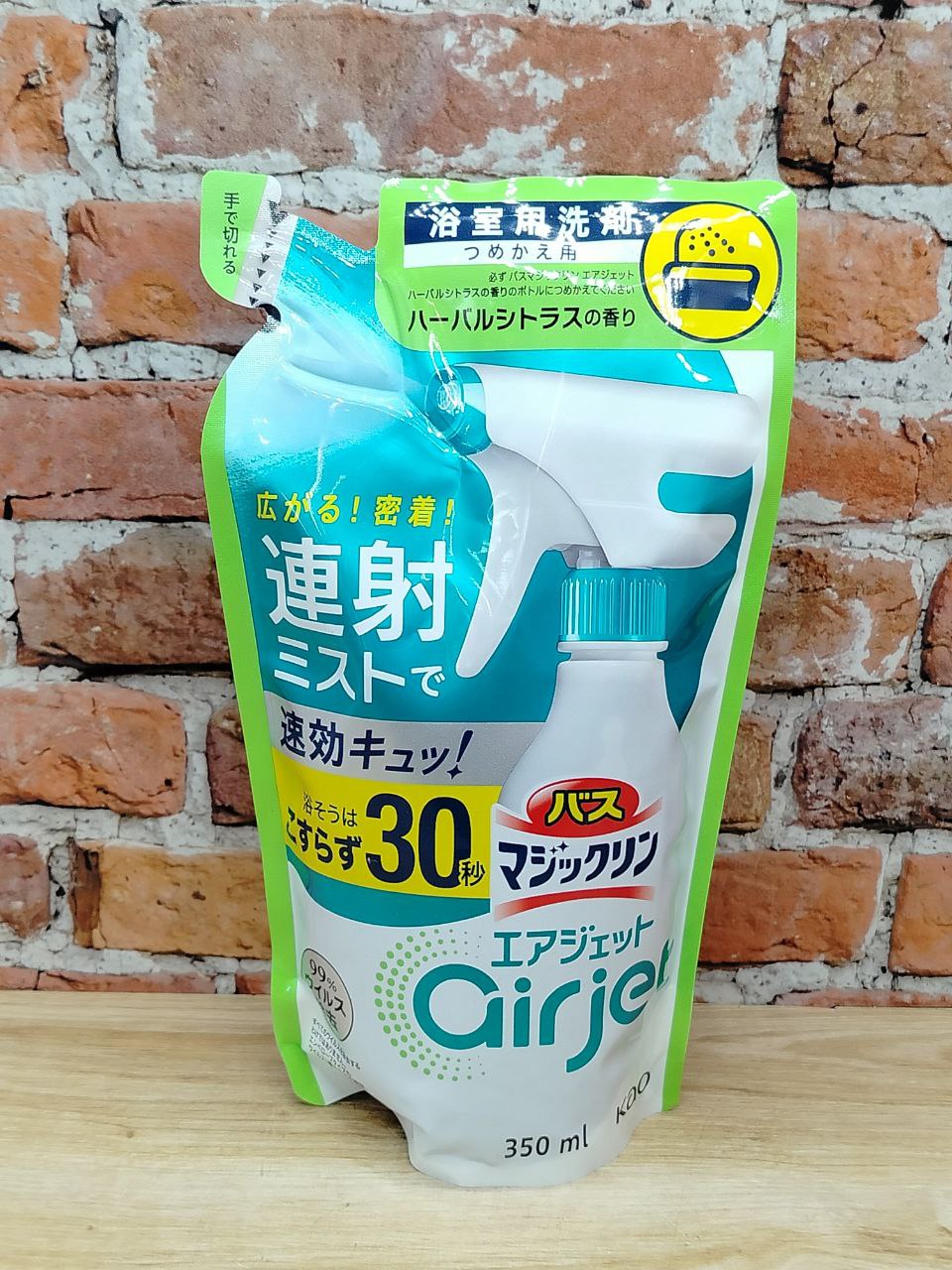 Kao Magiclean Bath Cleaner Airjet Спрей-пенка для ванной комнаты экспресс с ароматом трав и цитруса 350 мл запасной блок