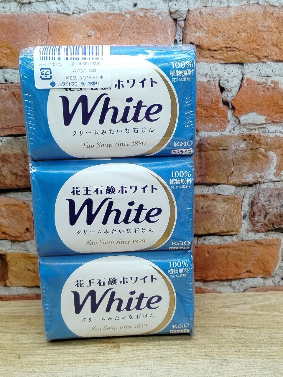 Kao White Туалетное мыло натуральное увлажняющее со скваланом и ароматом цветочного мыла 130 гр 3 шт