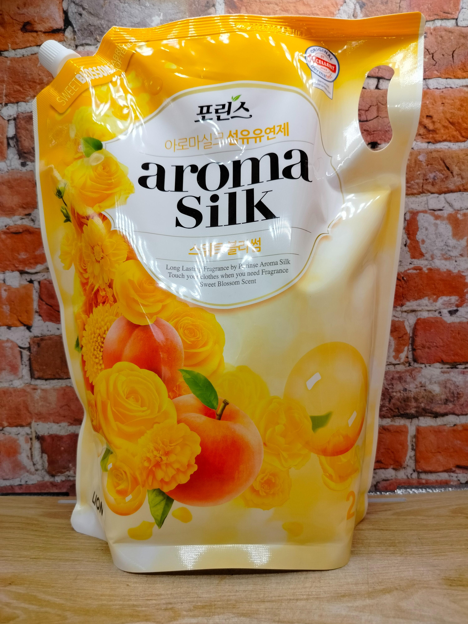 Lion Aroma Silk Sweet Blossom Кондиционер для белья аромат сладких цветов 2,1 л в мягкой упаковке
