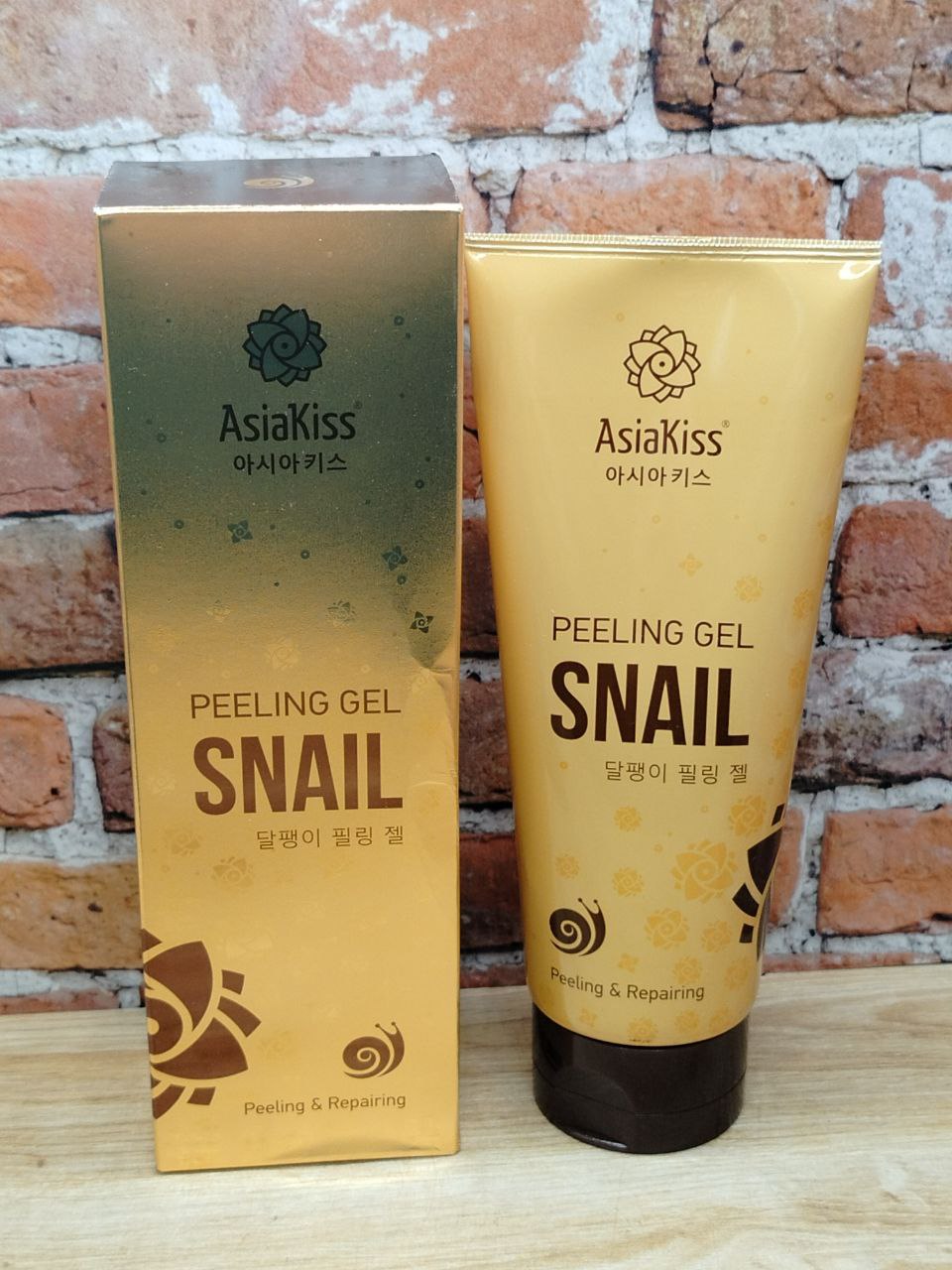 AsiaKiss Snail Пилинг-гель для лица с экстрактом слизи улитки 180 мл