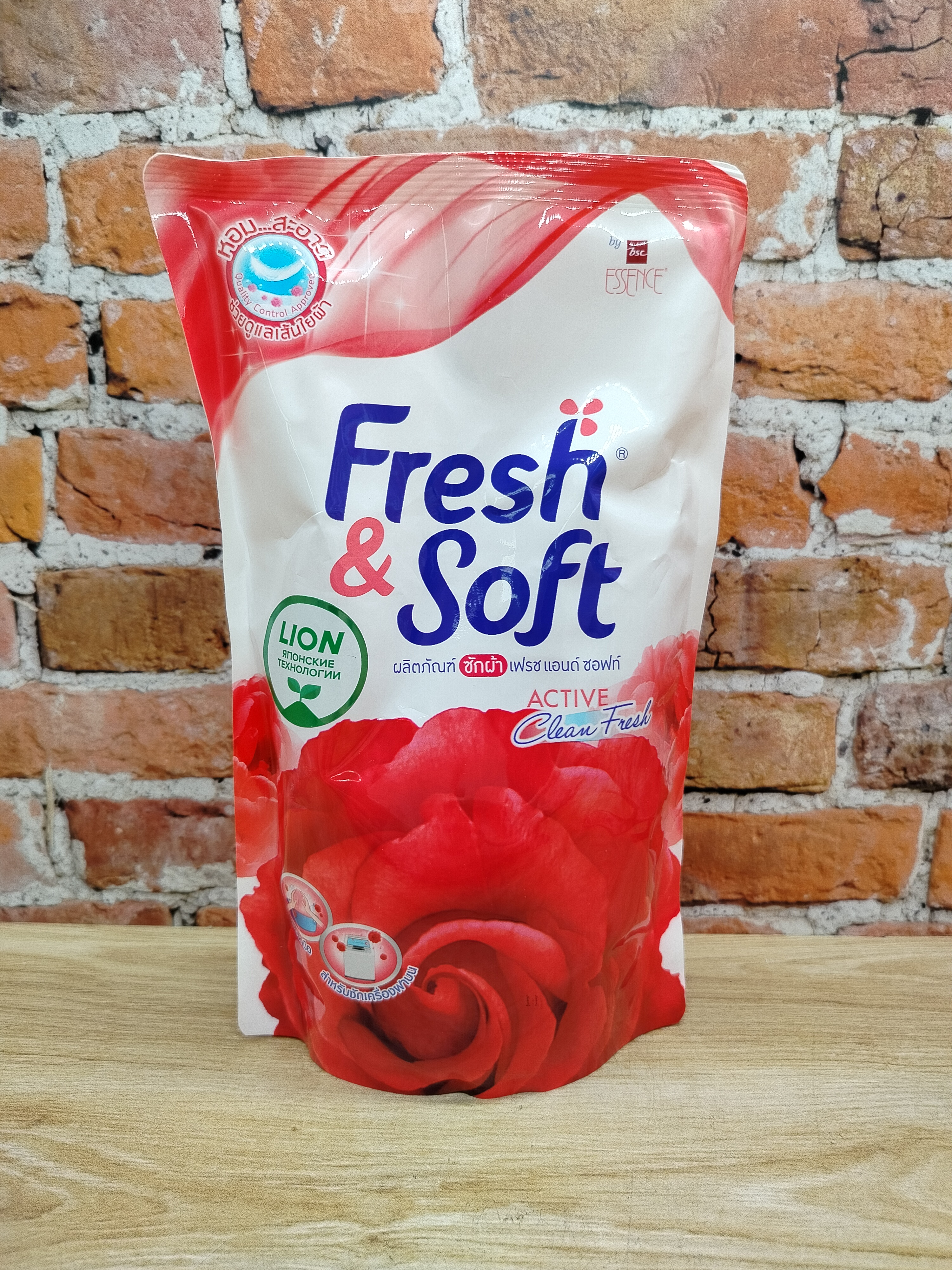 Lion Essence Fresh&Soft Sparkling Kiss Гель для стирки белья Игристый поцелуй 400 мл в мягкой упаковке