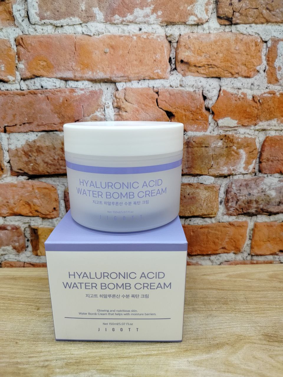 Jigott Water Bomb Cream Hyaluronic Acid Крем для лица с гиалуроновой кислотой 150 мл