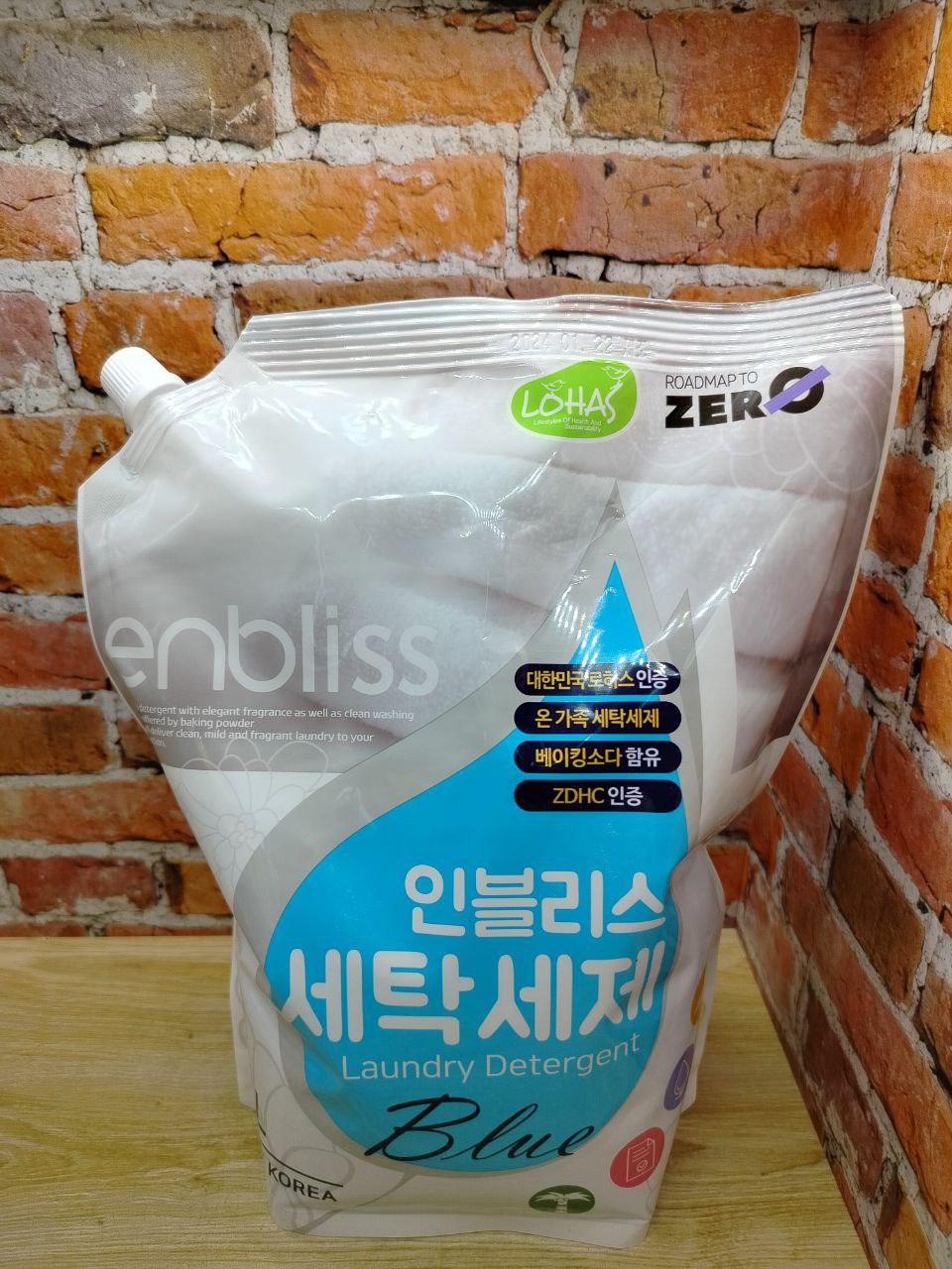 Enbliss Laundry Detergent Blue Жидкое средство для стирки универсальное 1,8 л в мягкой упаковке