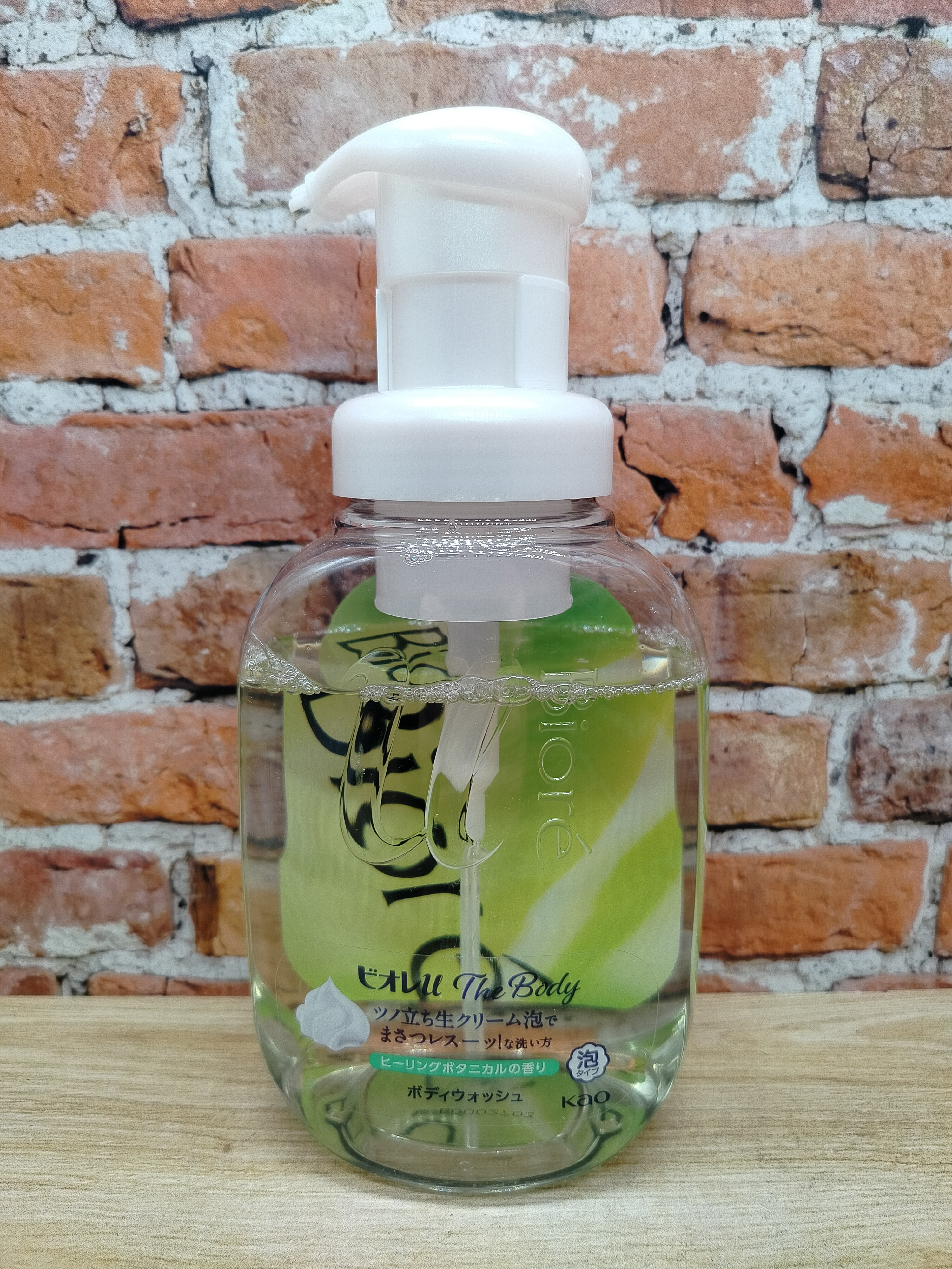 Kao Biore u The Body Foam Healing Botanical Мыло-пенка для душа с ароматом Свежей зелени 540 мл