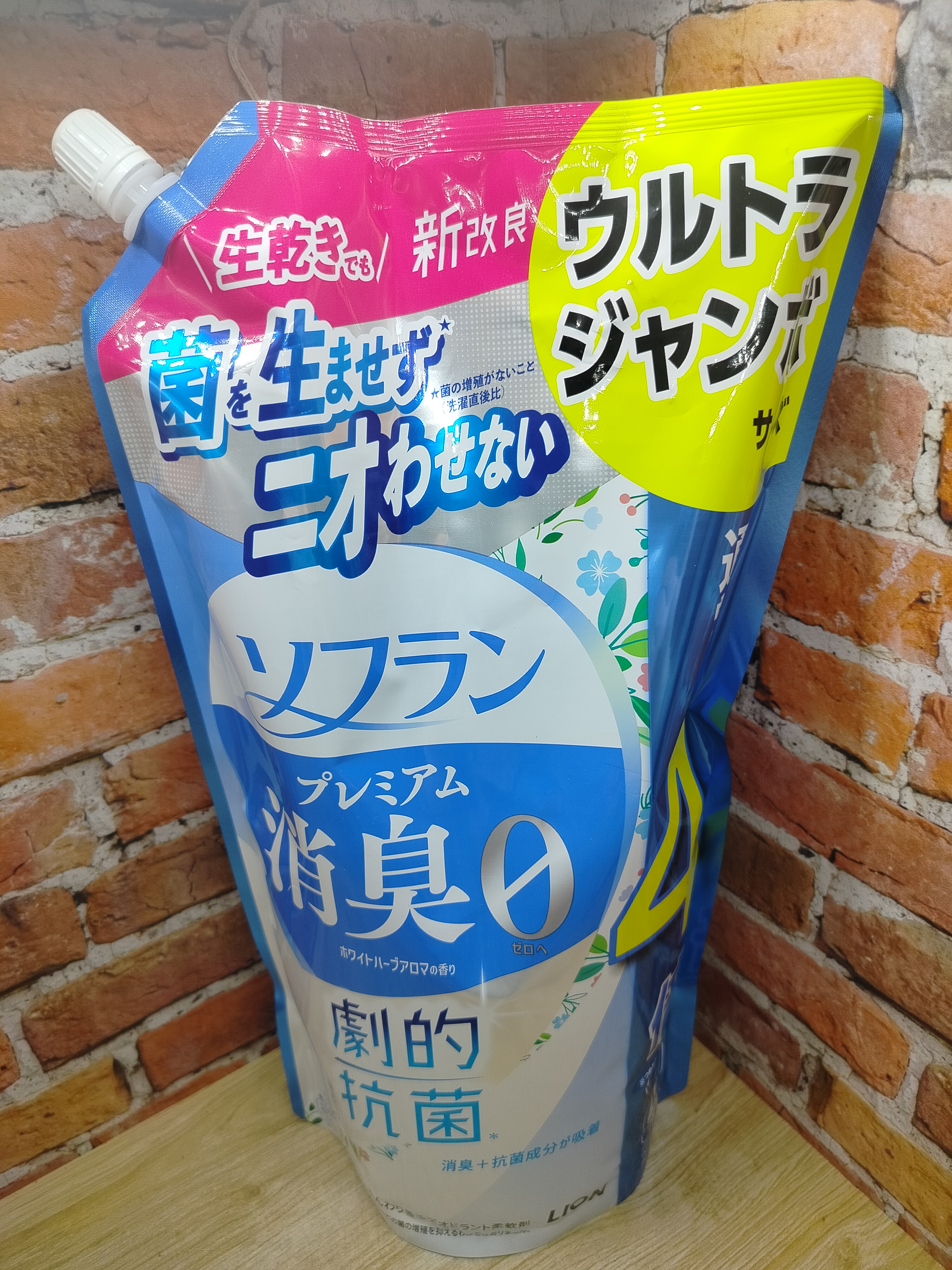 Lion Soflan 107 Кондиционер для белья защищающий от неприятного запаха до вечера с ароматом луговых трав 1520 мл в мягкой упаковке