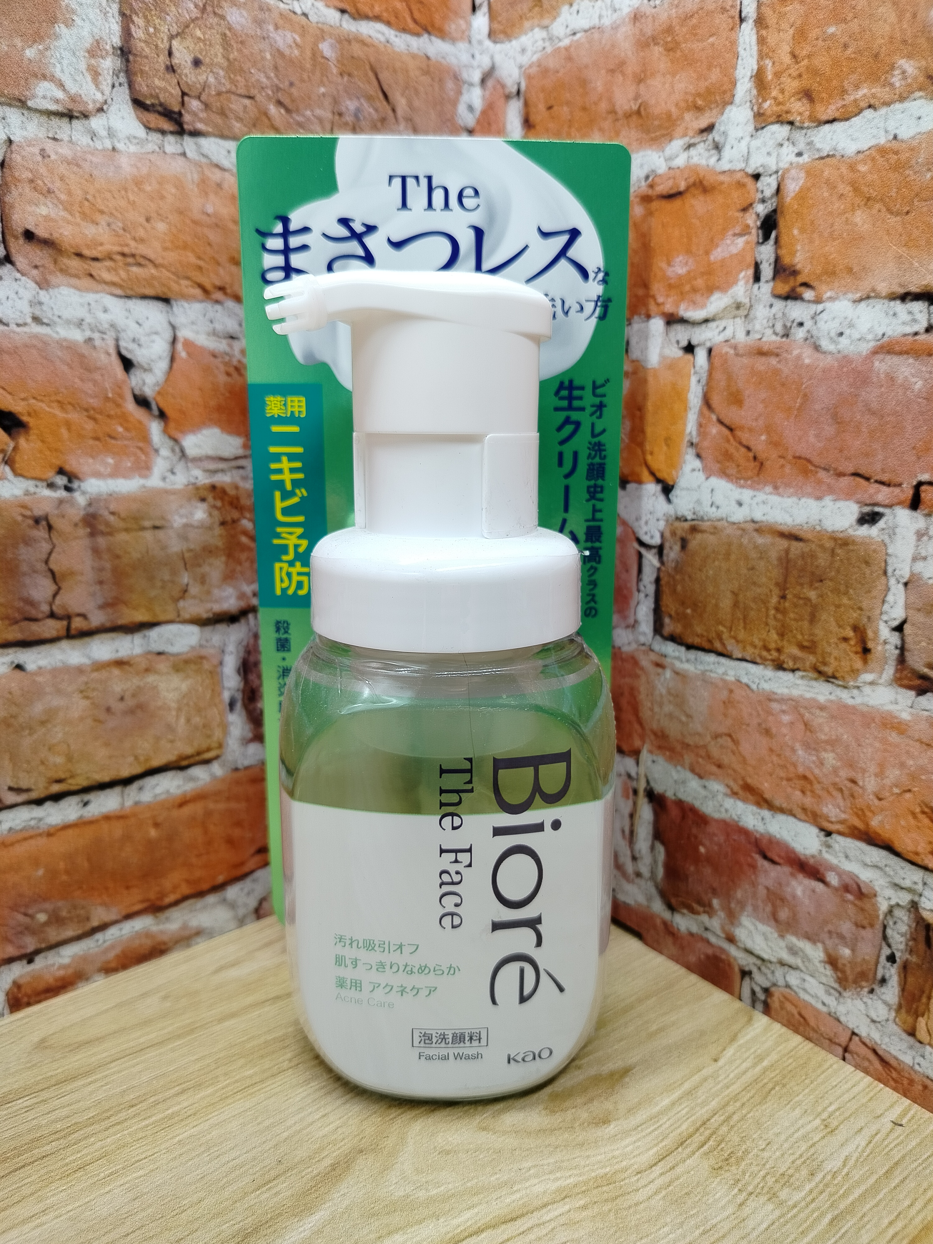 Kao Biore The Face Foam Acne Care Пенка для умывания антибактериальная против акне с ароматом Свежих трав 200 мл