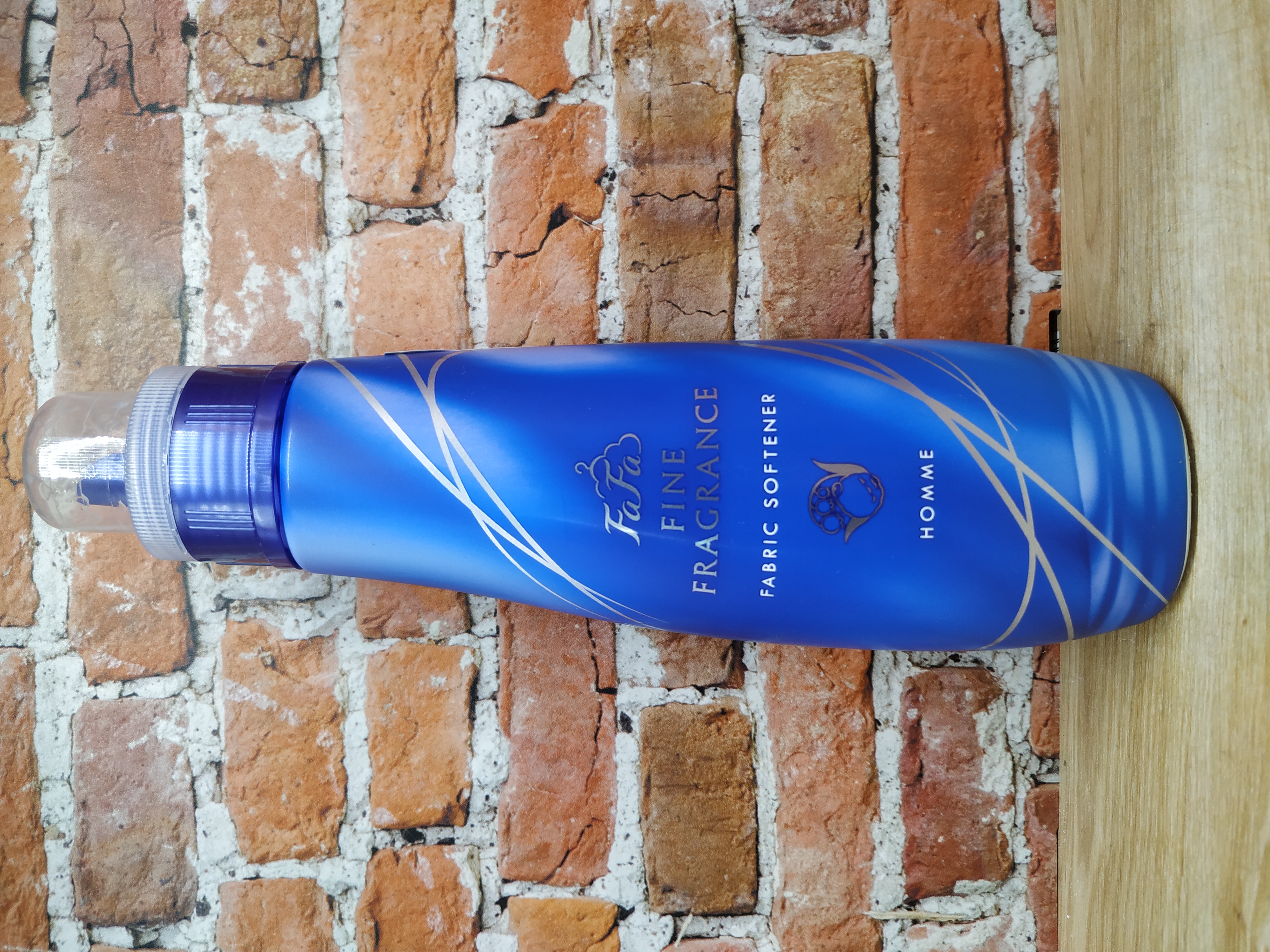 Nissan FaFa Fine Fragrance Homme Кондиционер для белья с ароматом бергамота и ландыша 570 мл