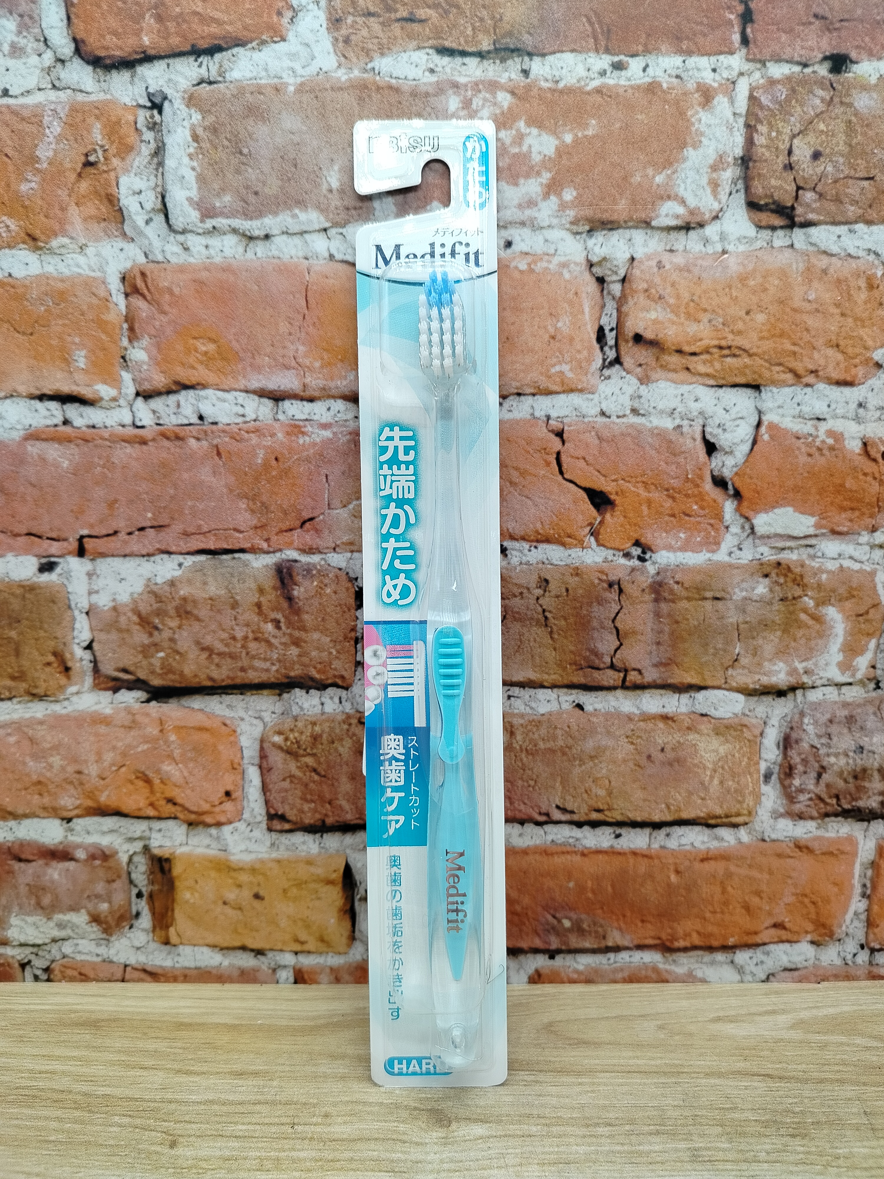 Ebisu Medifit Regular Hard Зубная щетка 4-х рядная с суперкомпактной головкой и плоским срезом щетинок Жесткая