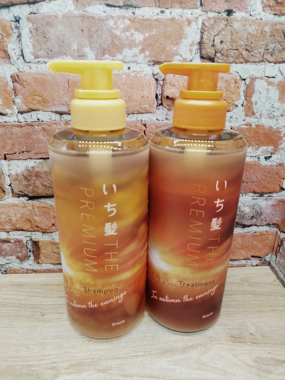 Kracie The Premium In Autumn, the Evenings Набор: Шампунь 400 мл + кондиционер 400 гр для увлажнения и гладкости волос Берагомот и цветы