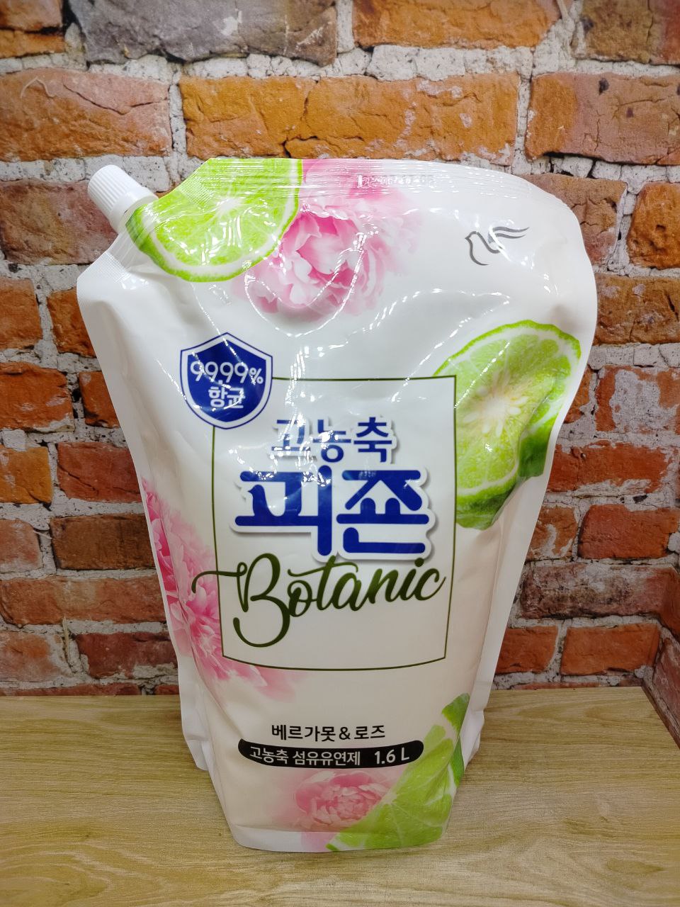 Pigeon Rich Perfume Botanic Кондиционер для белья супер-концентрат с ароматом Розового букета 1,6 л в мягкой упаковке