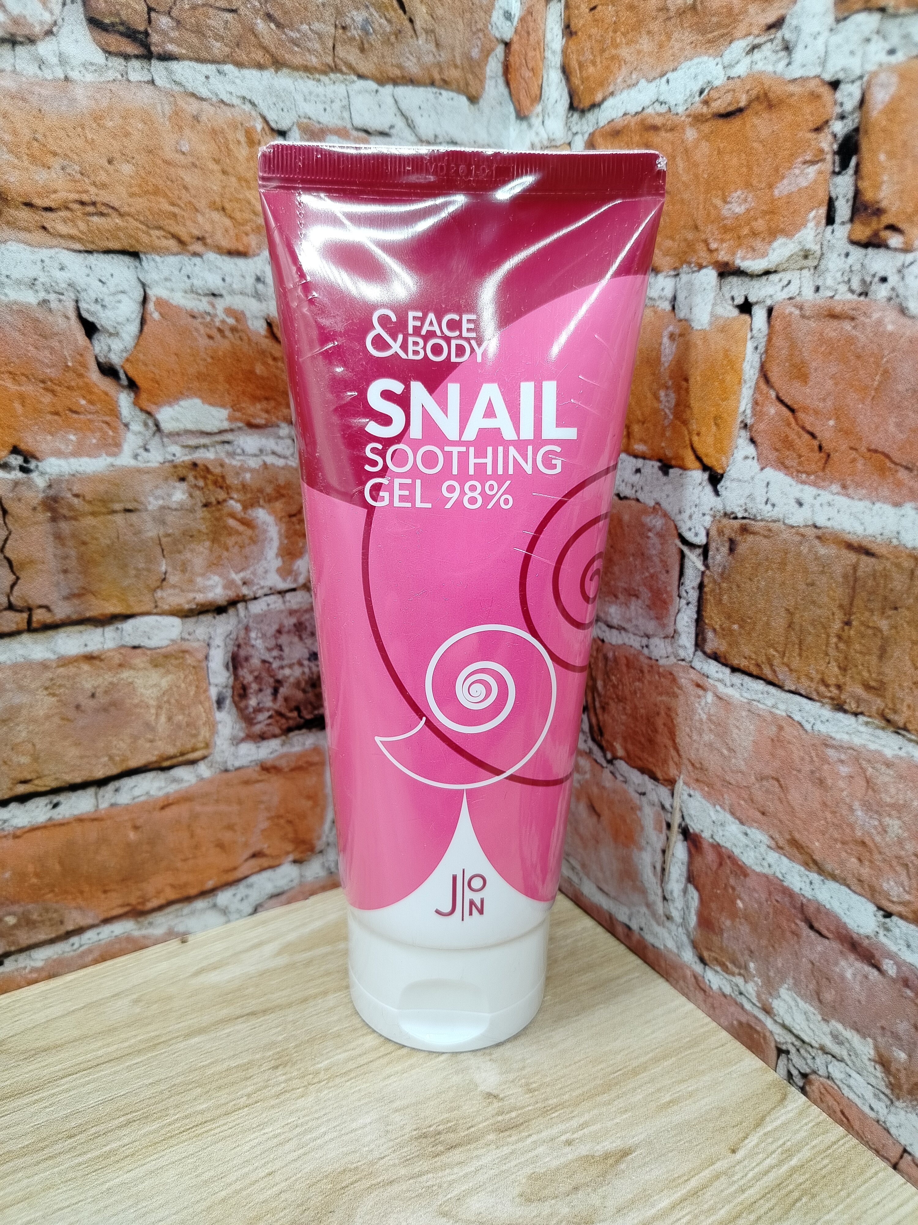 Evas J:ON Face&Body Soothing Gel Snail 98% Гель для лица и тела увлажняющий с муцином улитки 200 мл